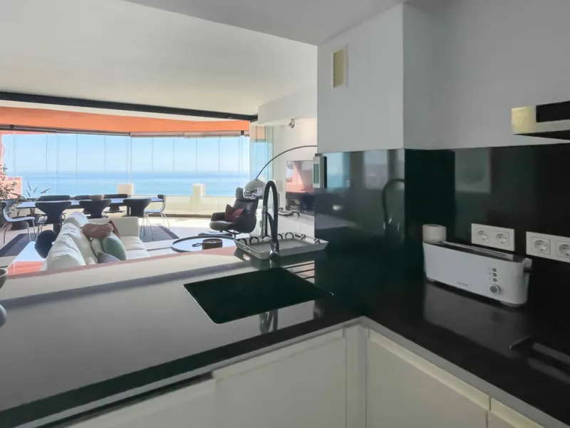Designer penthouse with panoramic views