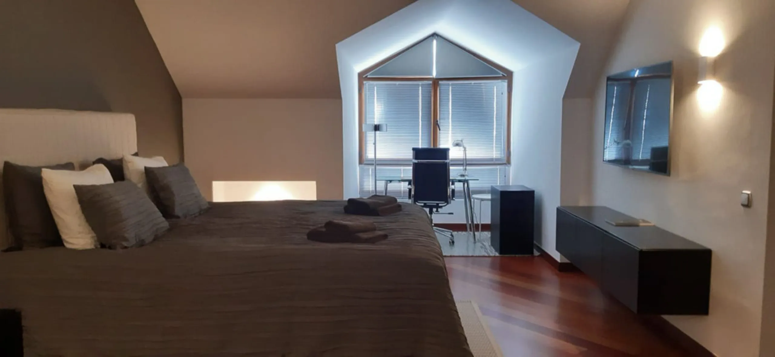 Designer penthouse with panoramic views