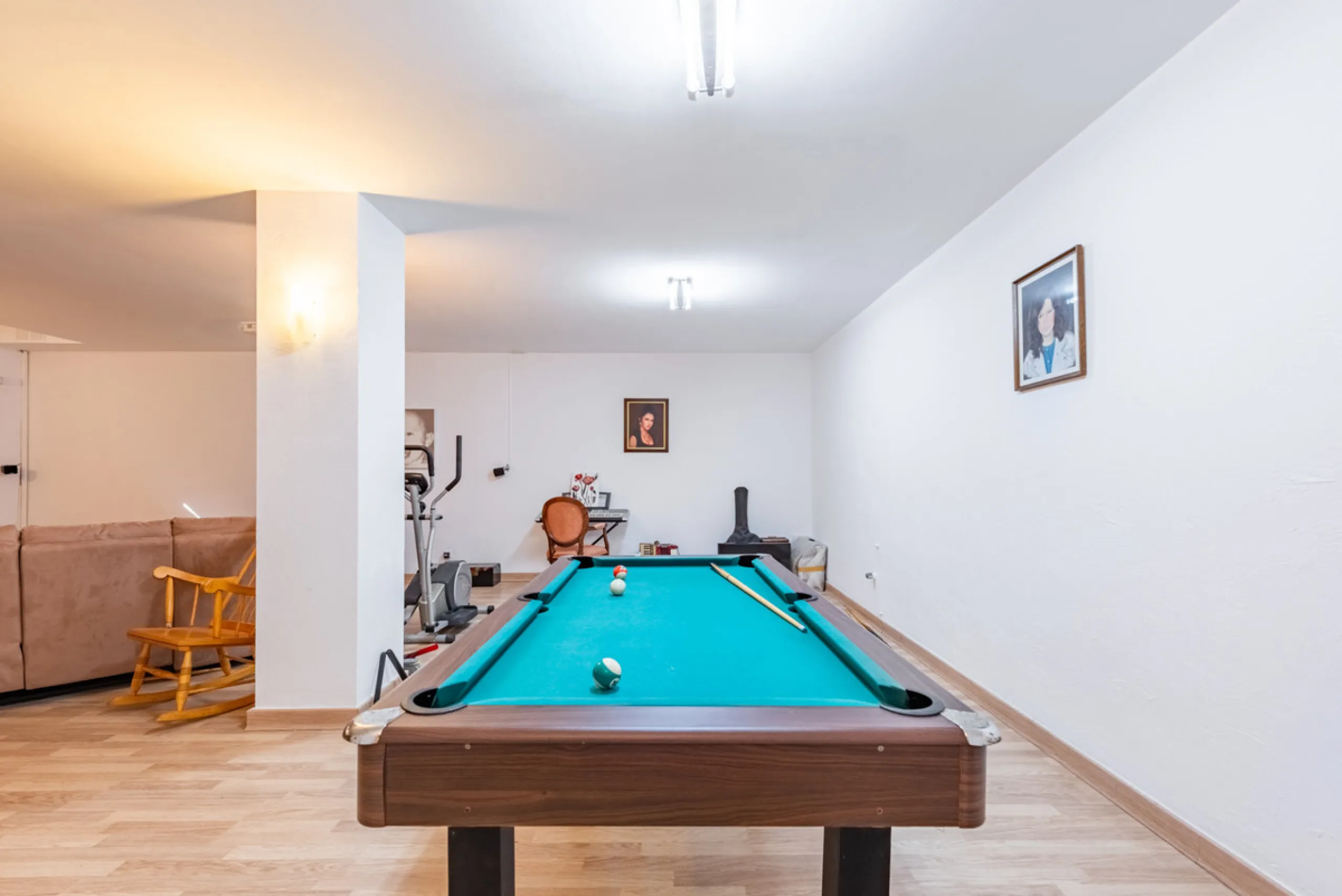 Nestled in the exclusive and sought-after neighbourhood of Sierrezuela, just minutes from the heart of Fuengirola and its golden beaches, this beautifully appointed 6-bedroom, 5-bathroom villa is the epitome of refined Mediterranean living.