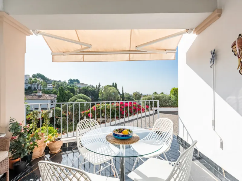 Nestled in the exclusive and sought-after neighbourhood of Sierrezuela, just minutes from the heart of Fuengirola and its golden beaches, this beautifully appointed 6-bedroom, 5-bathroom villa is the epitome of refined Mediterranean living.