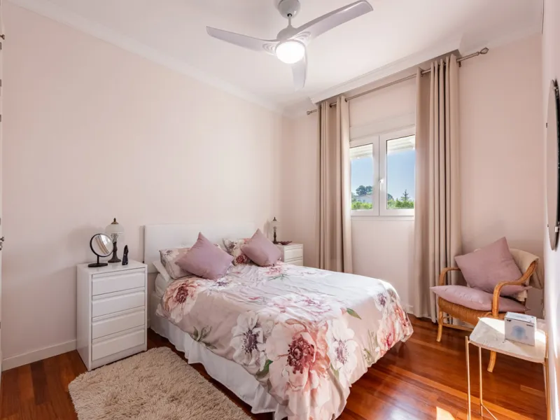 Nestled in the exclusive and sought-after neighbourhood of Sierrezuela, just minutes from the heart of Fuengirola and its golden beaches, this beautifully appointed 6-bedroom, 5-bathroom villa is the epitome of refined Mediterranean living.