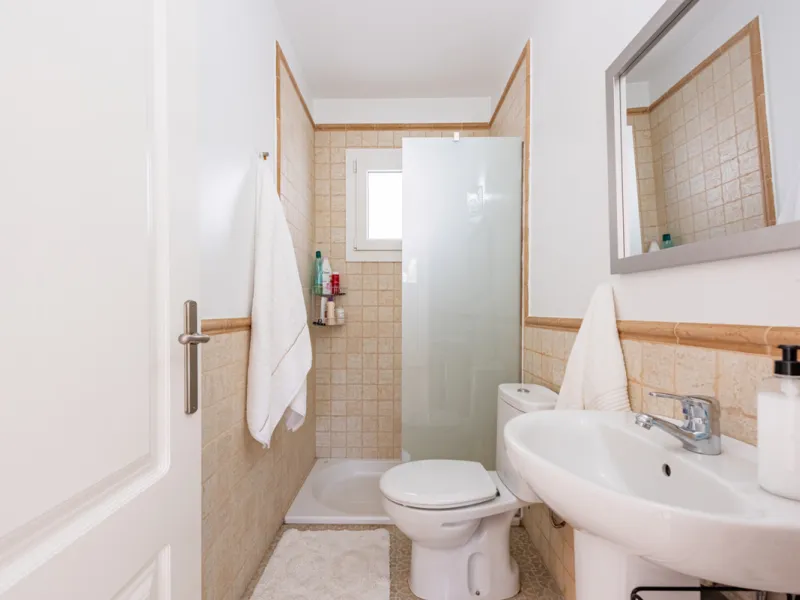 Nestled in the exclusive and sought-after neighbourhood of Sierrezuela, just minutes from the heart of Fuengirola and its golden beaches, this beautifully appointed 6-bedroom, 5-bathroom villa is the epitome of refined Mediterranean living.