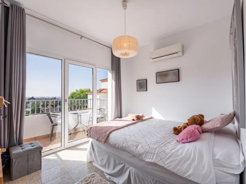 Nestled in the exclusive and sought-after neighbourhood of Sierrezuela, just minutes from the heart of Fuengirola and its golden beaches, this beautifully appointed 6-bedroom, 5-bathroom villa is the epitome of refined Mediterranean living.