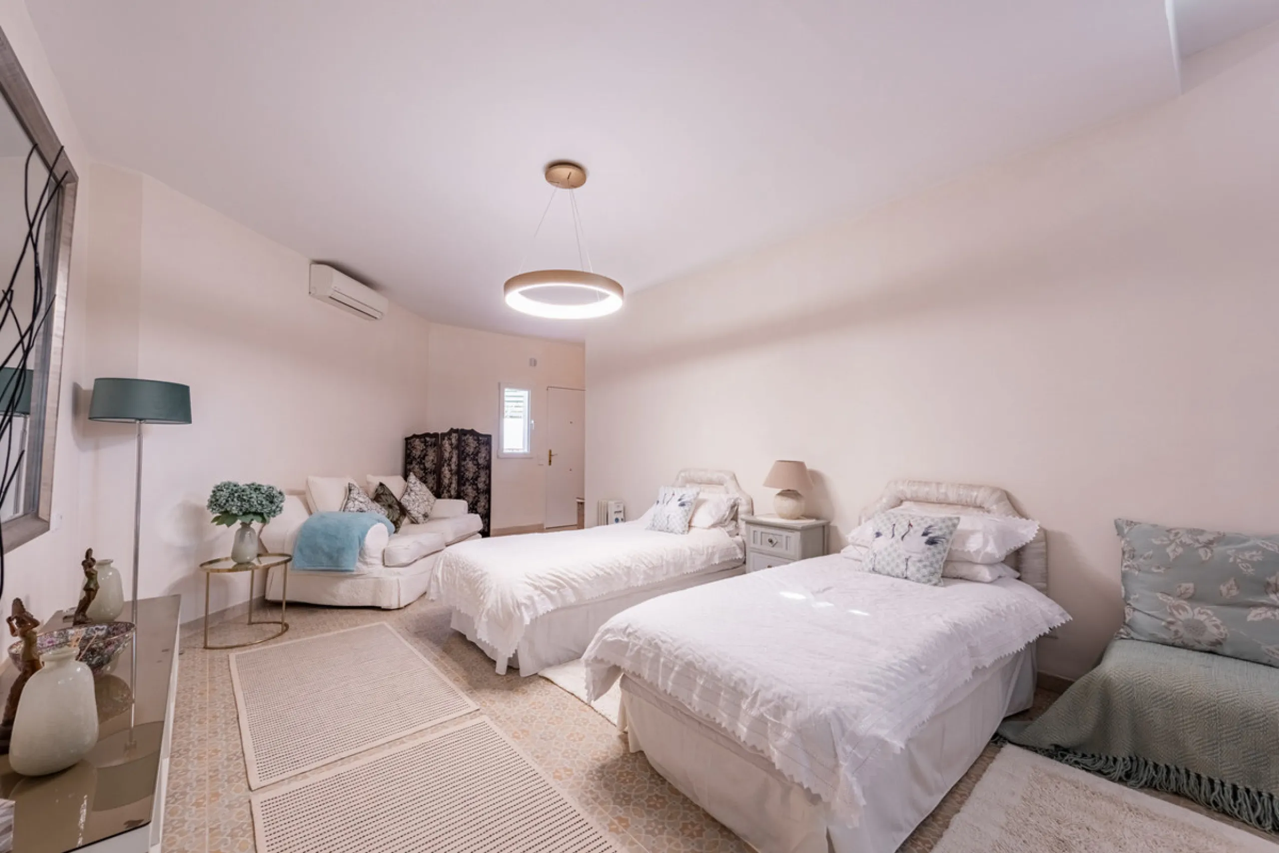 Nestled in the exclusive and sought-after neighbourhood of Sierrezuela, just minutes from the heart of Fuengirola and its golden beaches, this beautifully appointed 6-bedroom, 5-bathroom villa is the epitome of refined Mediterranean living.