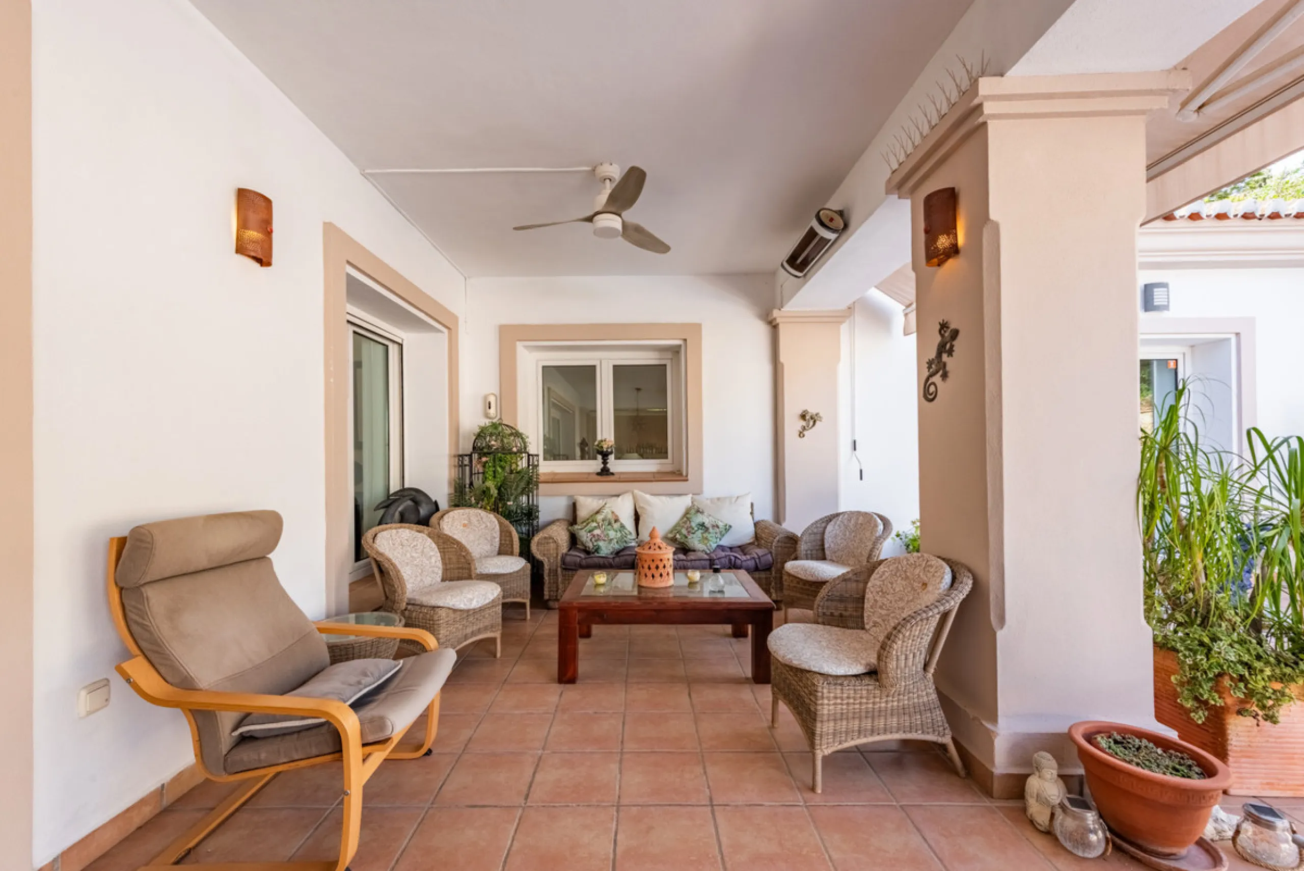 Nestled in the exclusive and sought-after neighbourhood of Sierrezuela, just minutes from the heart of Fuengirola and its golden beaches, this beautifully appointed 6-bedroom, 5-bathroom villa is the epitome of refined Mediterranean living.