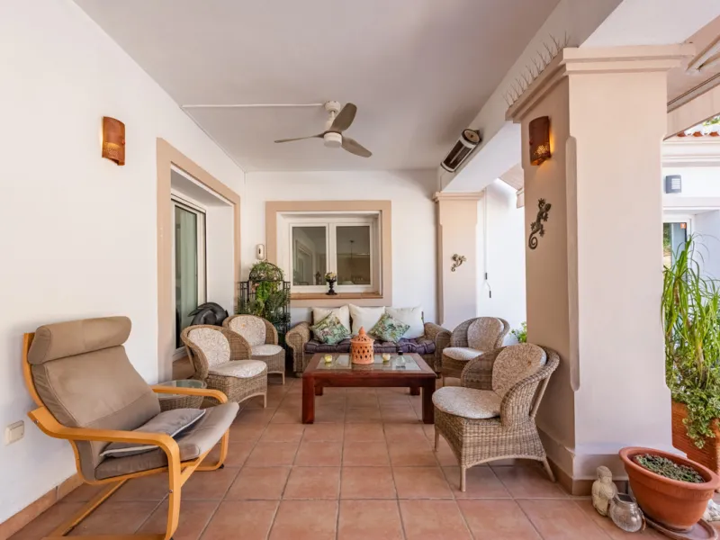 Nestled in the exclusive and sought-after neighbourhood of Sierrezuela, just minutes from the heart of Fuengirola and its golden beaches, this beautifully appointed 6-bedroom, 5-bathroom villa is the epitome of refined Mediterranean living.