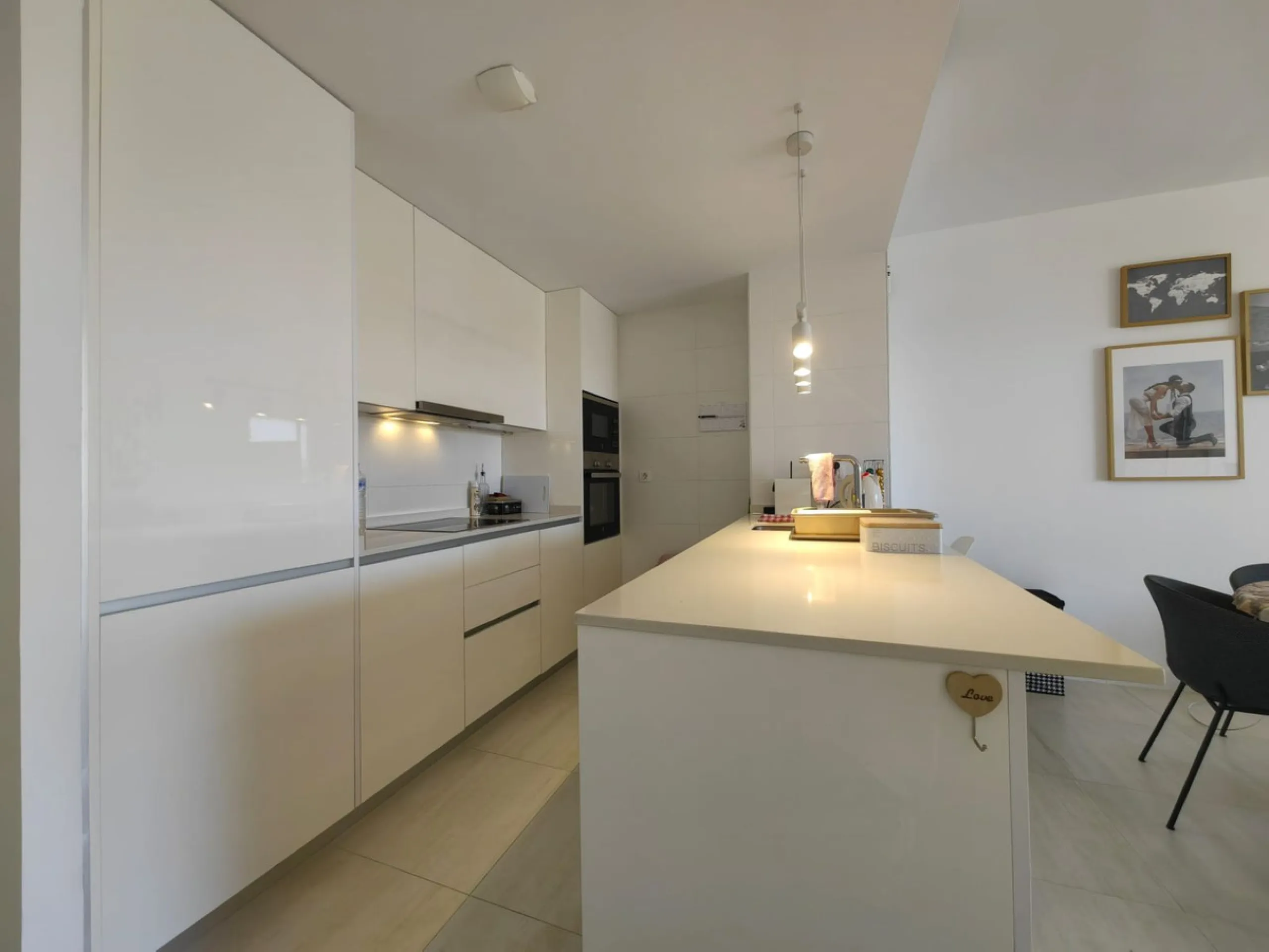 Apartment - Middle Floor Apartment в продаже в Estepona, Málaga. В доме 3 спален и 2 ванных комнат. Площадь дома 217 м²