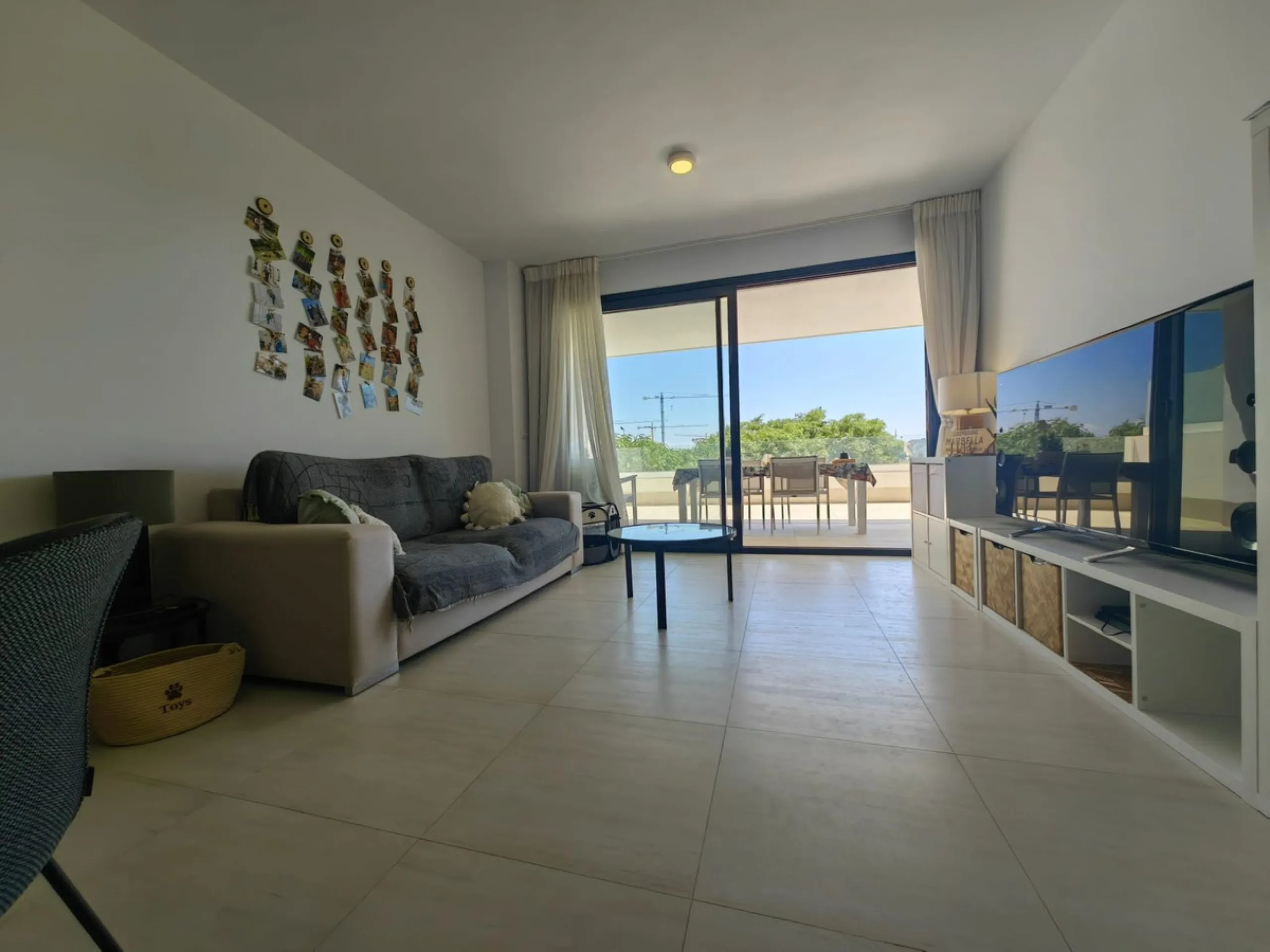 Apartment - Middle Floor Apartment в продаже в Estepona, Málaga. В доме 3 спален и 2 ванных комнат. Площадь дома 217 м²