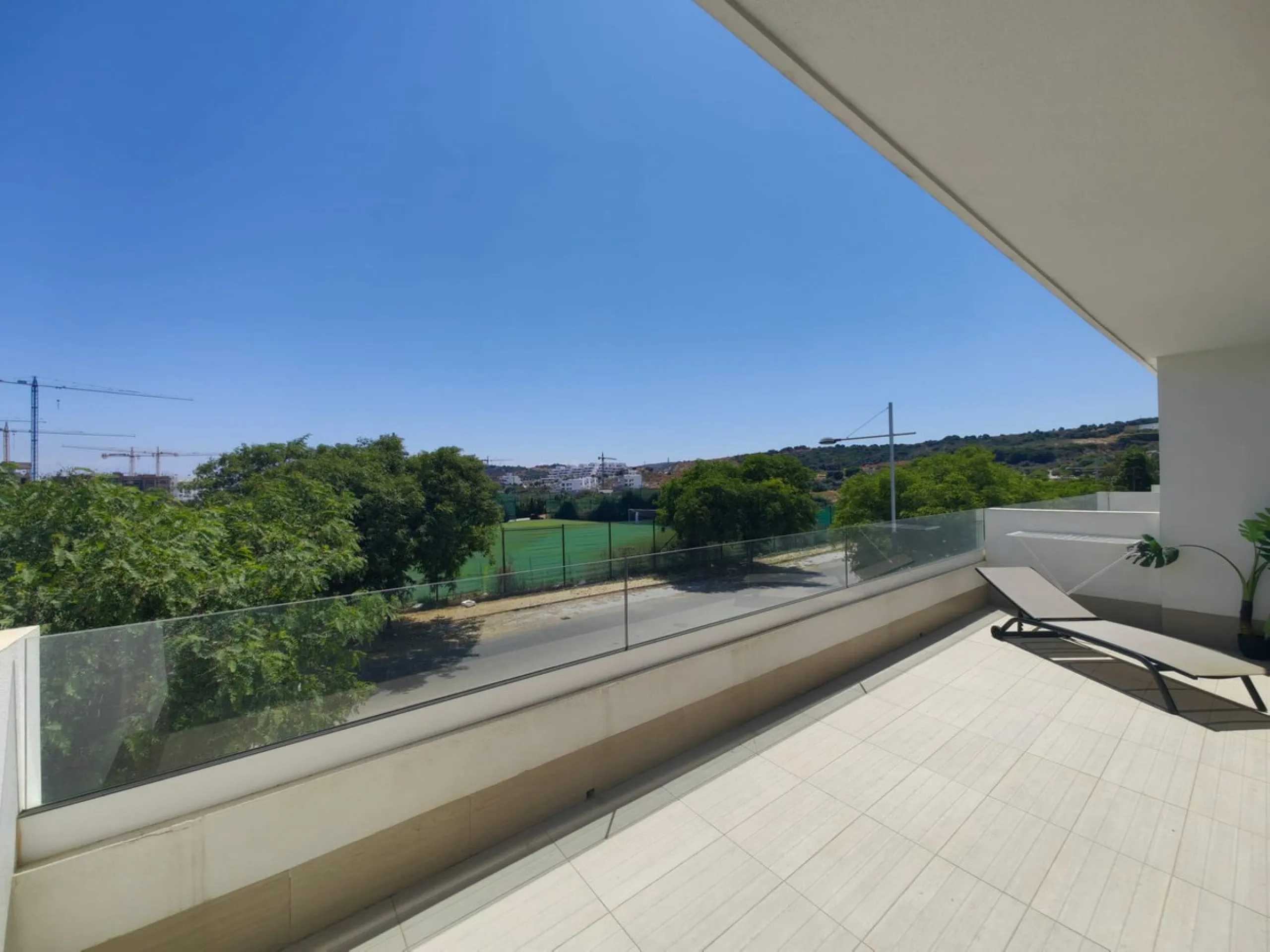 Apartment - Middle Floor Apartment в продаже в Estepona, Málaga. В доме 3 спален и 2 ванных комнат. Площадь дома 217 м²