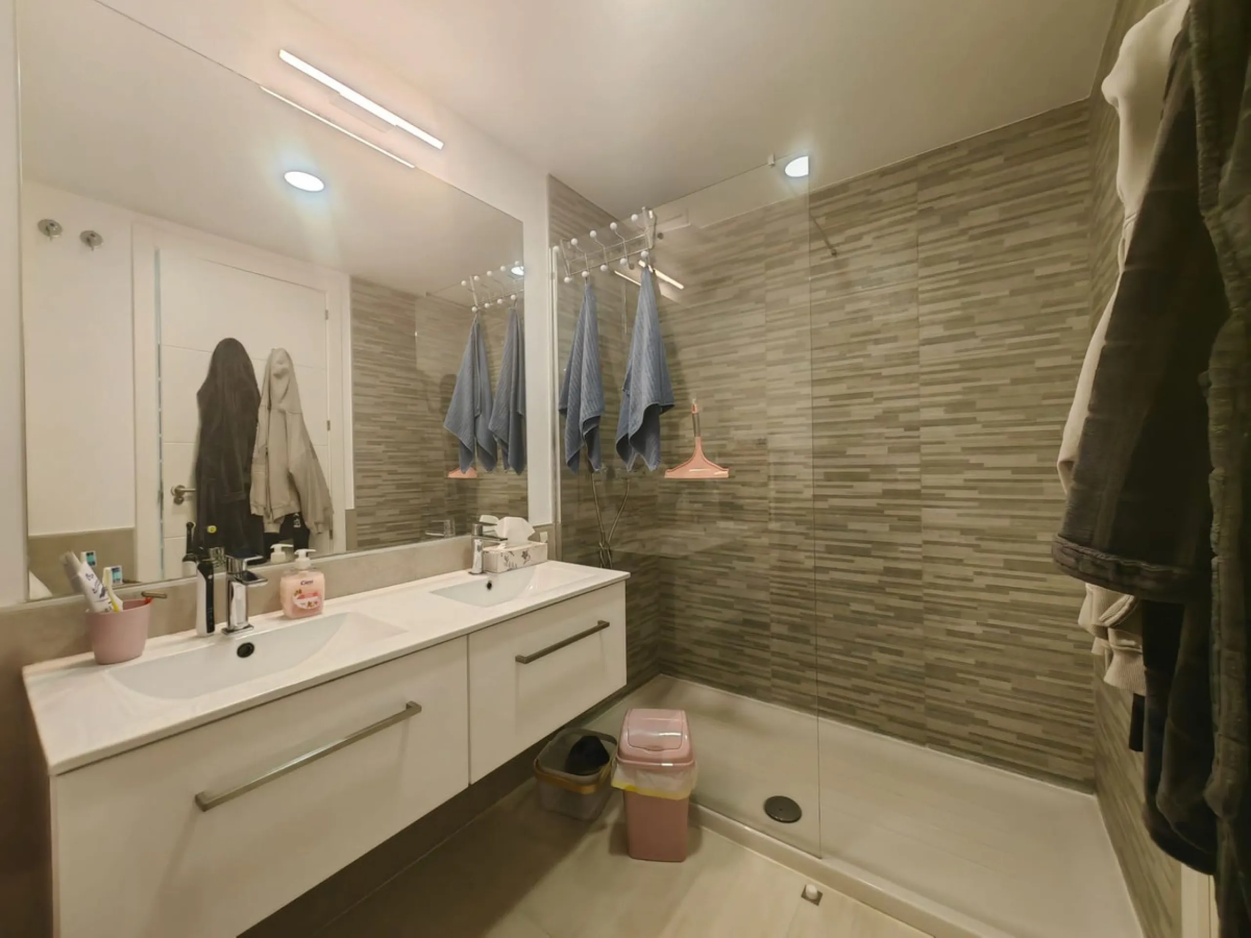 Apartment - Middle Floor Apartment в продаже в Estepona, Málaga. В доме 3 спален и 2 ванных комнат. Площадь дома 217 м²