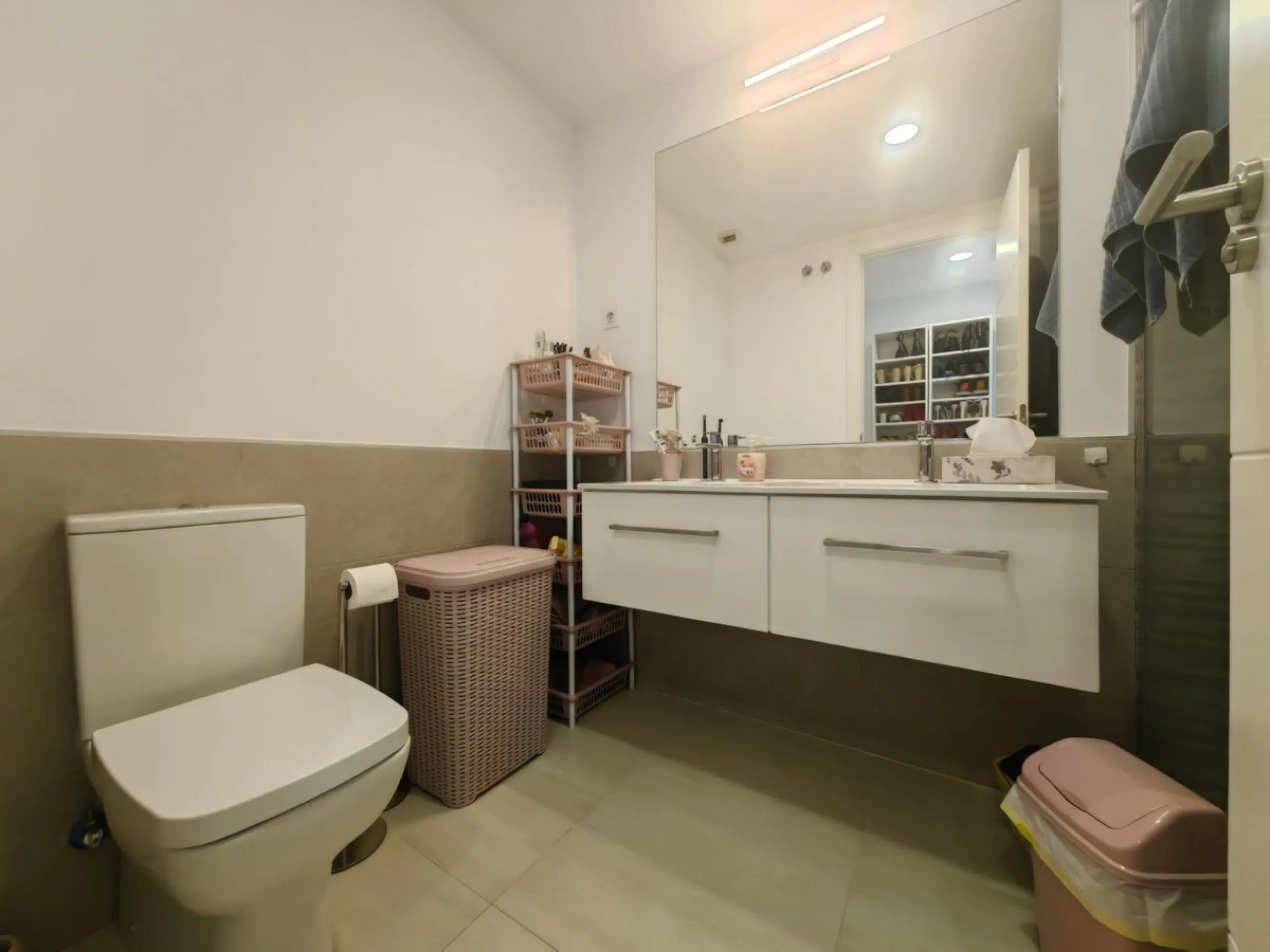 Apartment - Middle Floor Apartment в продаже в Estepona, Málaga. В доме 3 спален и 2 ванных комнат. Площадь дома 217 м²