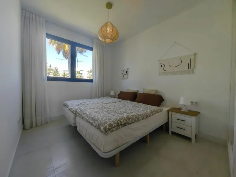 Apartment - Middle Floor Apartment в продаже в Estepona, Málaga. В доме 3 спален и 2 ванных комнат. Площадь дома 217 м²