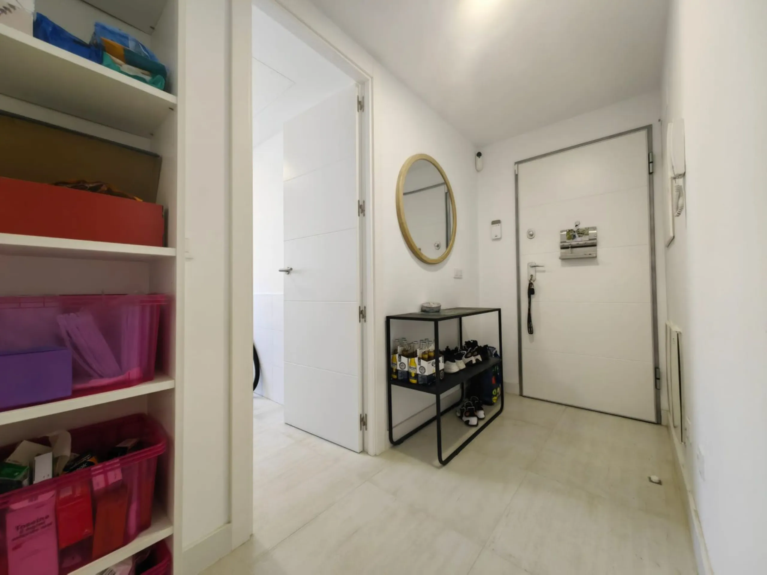 Apartment - Middle Floor Apartment в продаже в Estepona, Málaga. В доме 3 спален и 2 ванных комнат. Площадь дома 217 м²