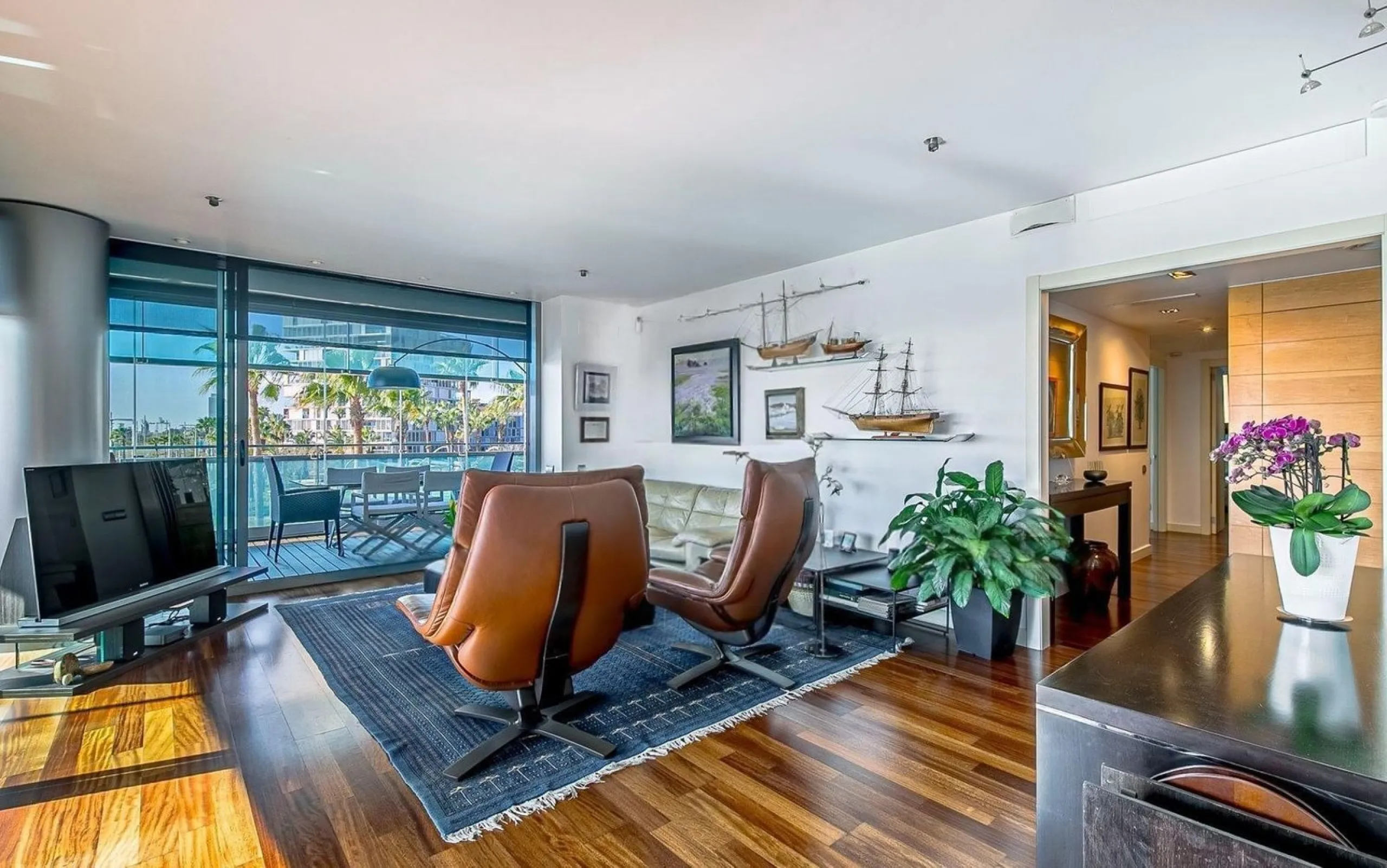 Exclusive beachfront apartment on Paseo García Faria, Barcelona