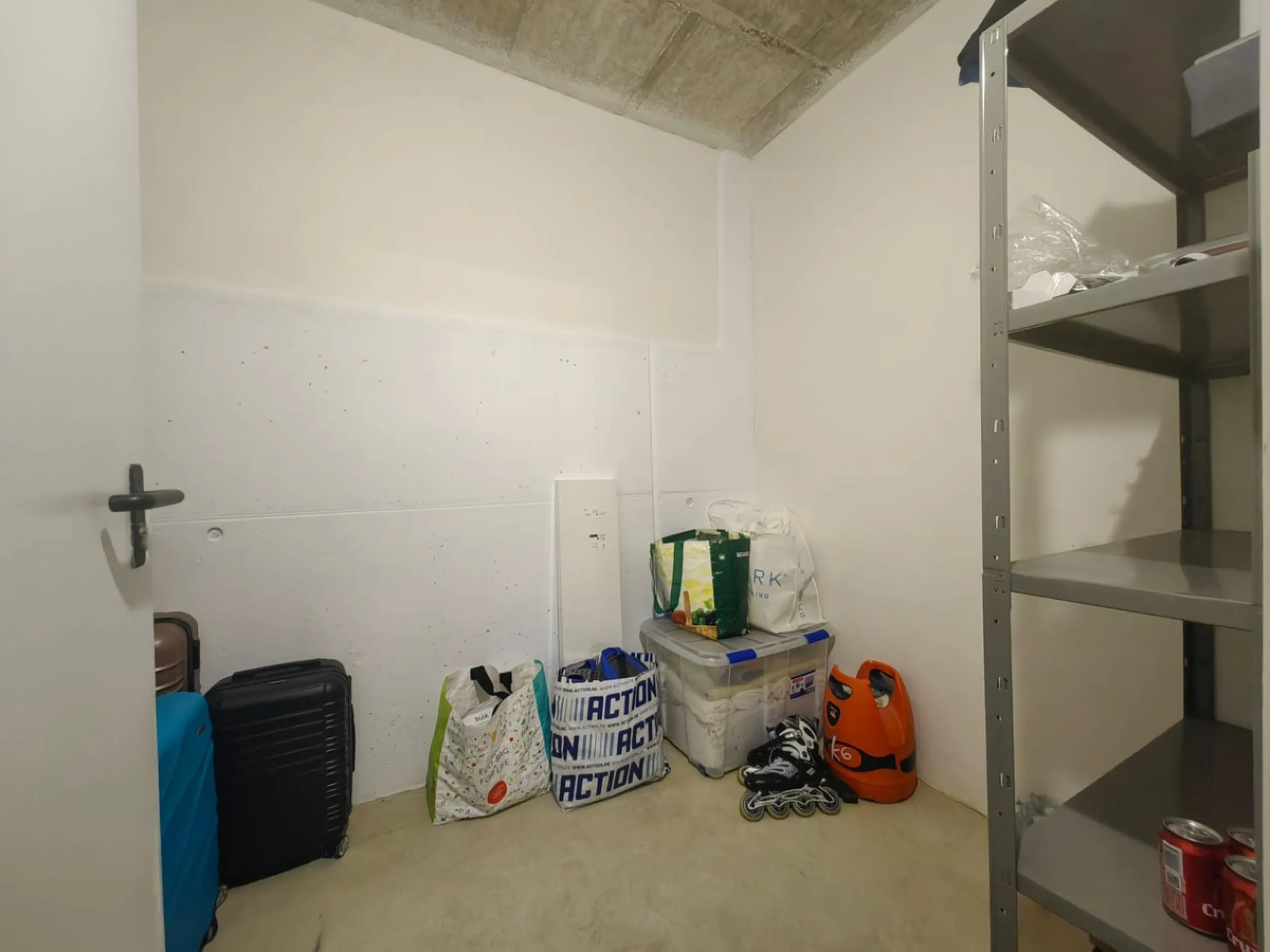 Apartment - Middle Floor Apartment в продаже в Estepona, Málaga. В доме 3 спален и 2 ванных комнат. Площадь дома 217 м²