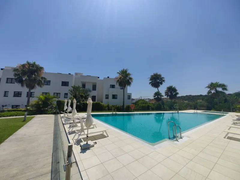 Apartment - Middle Floor Apartment в продаже в Estepona, Málaga. В доме 3 спален и 2 ванных комнат. Площадь дома 217 м²