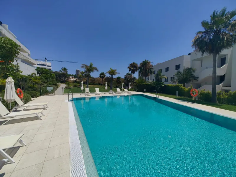 Apartment - Middle Floor Apartment в продаже в Estepona, Málaga. В доме 3 спален и 2 ванных комнат. Площадь дома 217 м²