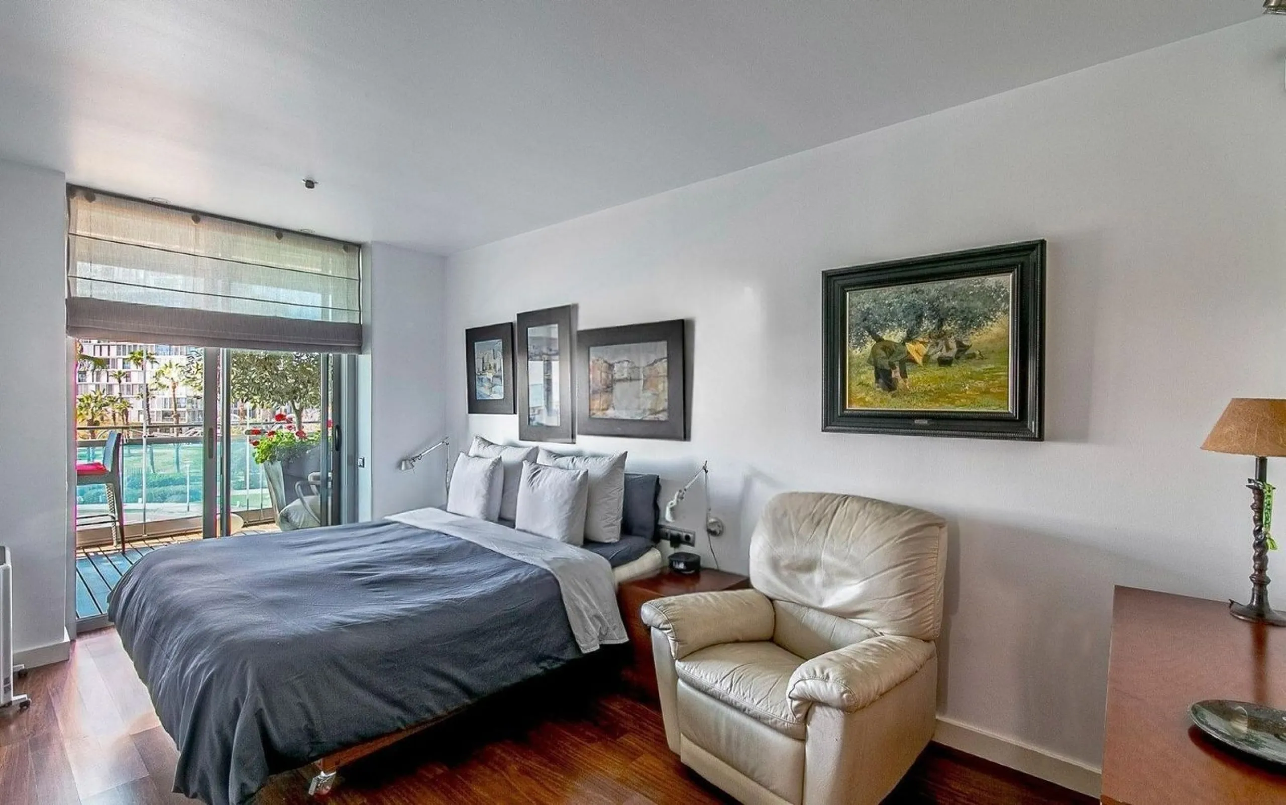 Exclusive beachfront apartment on Paseo García Faria, Barcelona