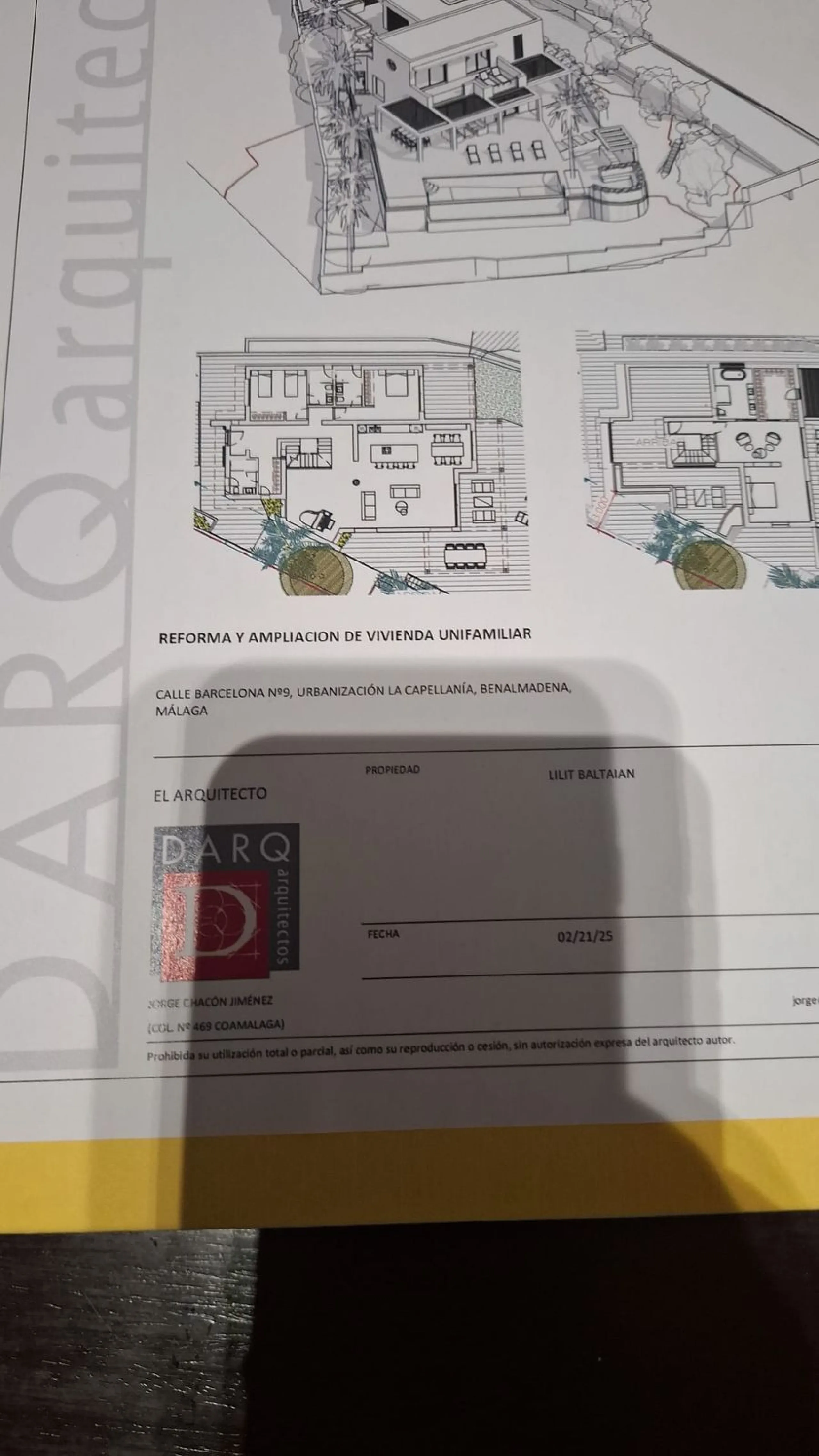 Investor Opportunity – Prime Plot with Villa for Redevelopment in Benalmádena. This detached 3-bedroom, 2-bathroom villa offers a total built area of 238 m² and sits on a generous 1,342 m² plot in a highly sought-after location. Just a 5-minute drive from