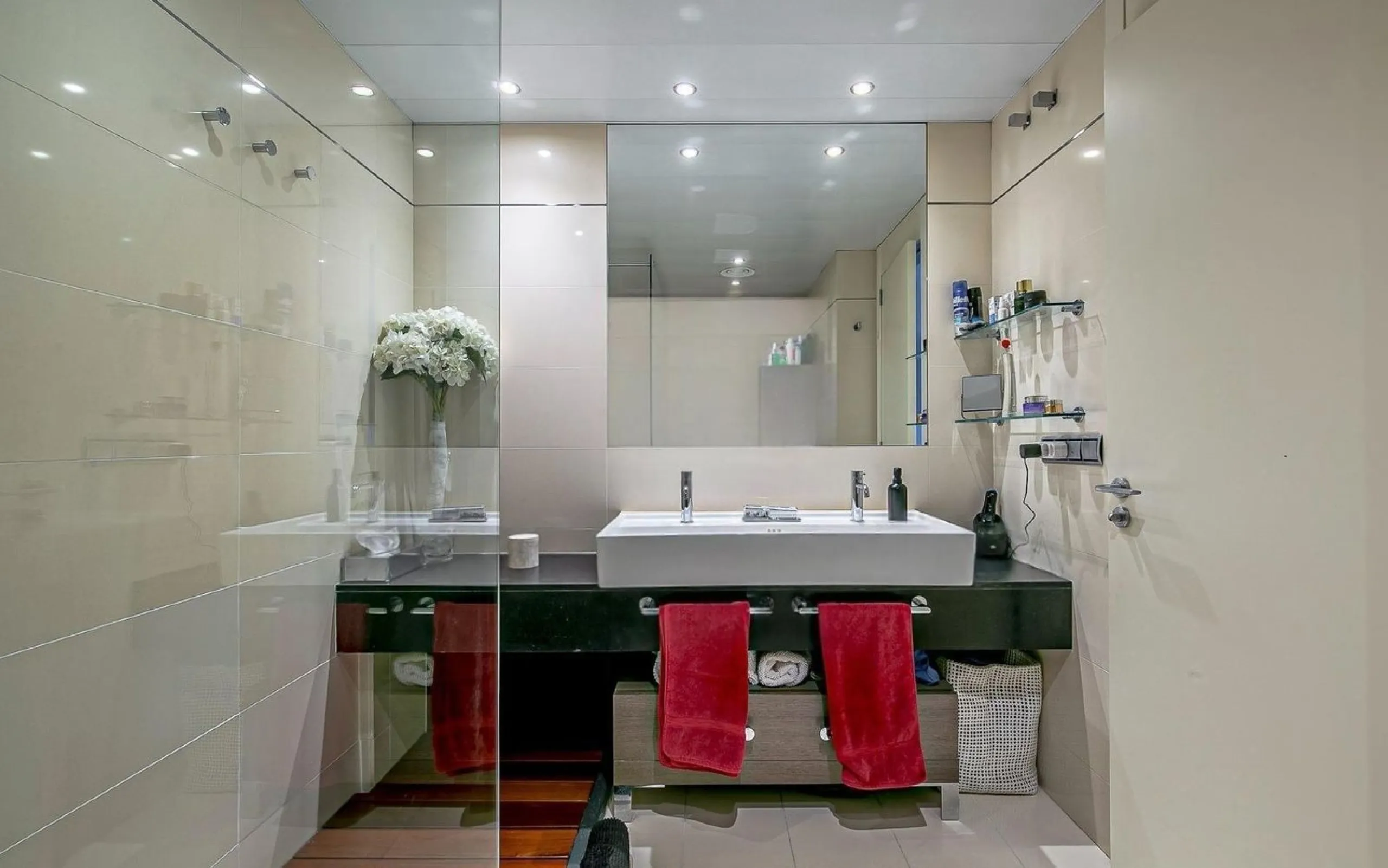 Exclusive beachfront apartment on Paseo García Faria, Barcelona