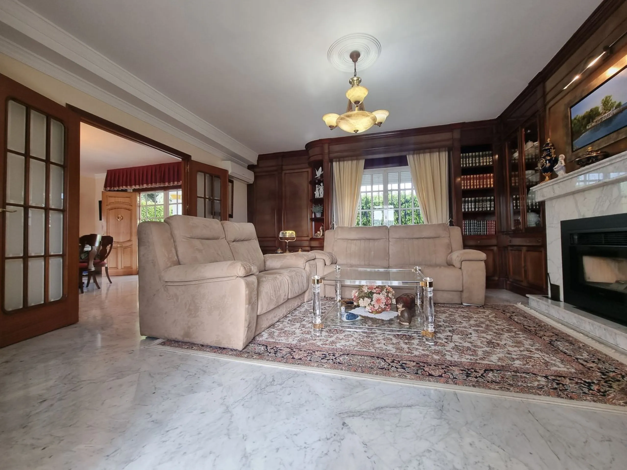 Beautiful country house in Alhaurín El Grande. Located very close to the town, this charming estate offers excellent access and spectacular open views of the valley and the Sierra of Alhaurín El Grande.