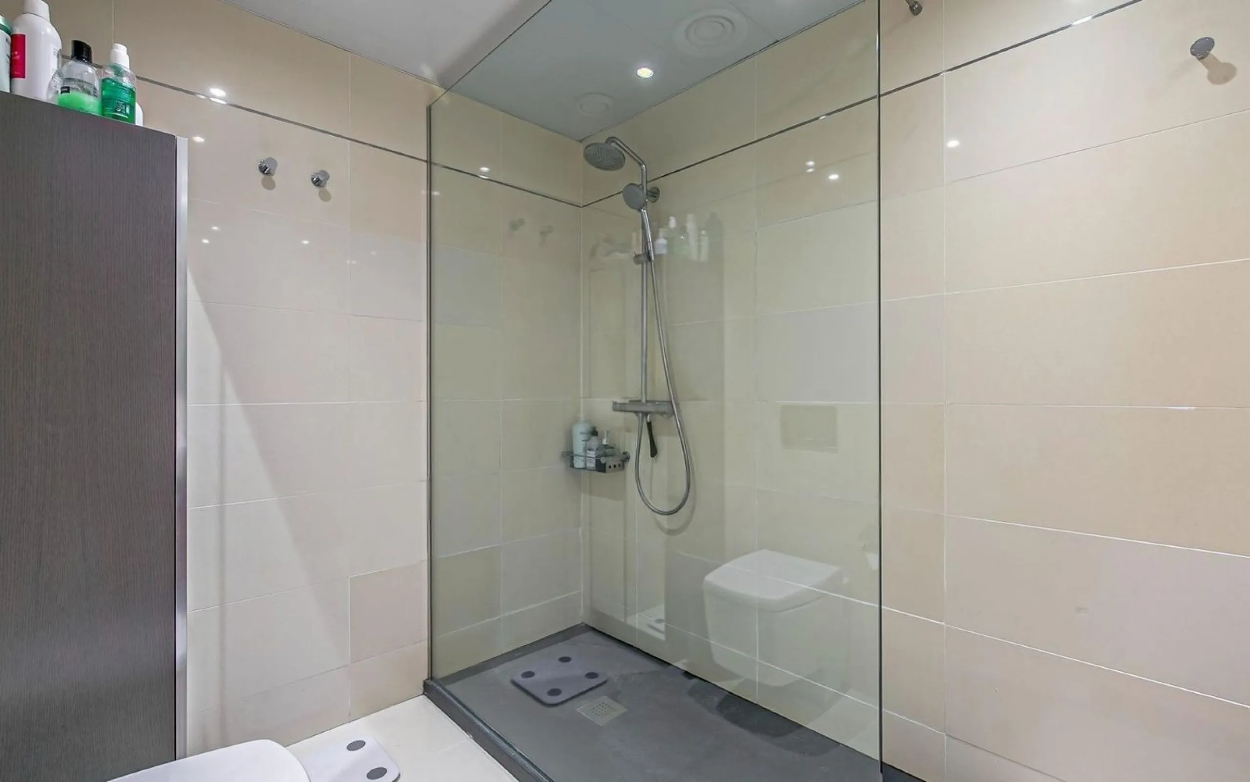 Exclusive beachfront apartment on Paseo García Faria, Barcelona
