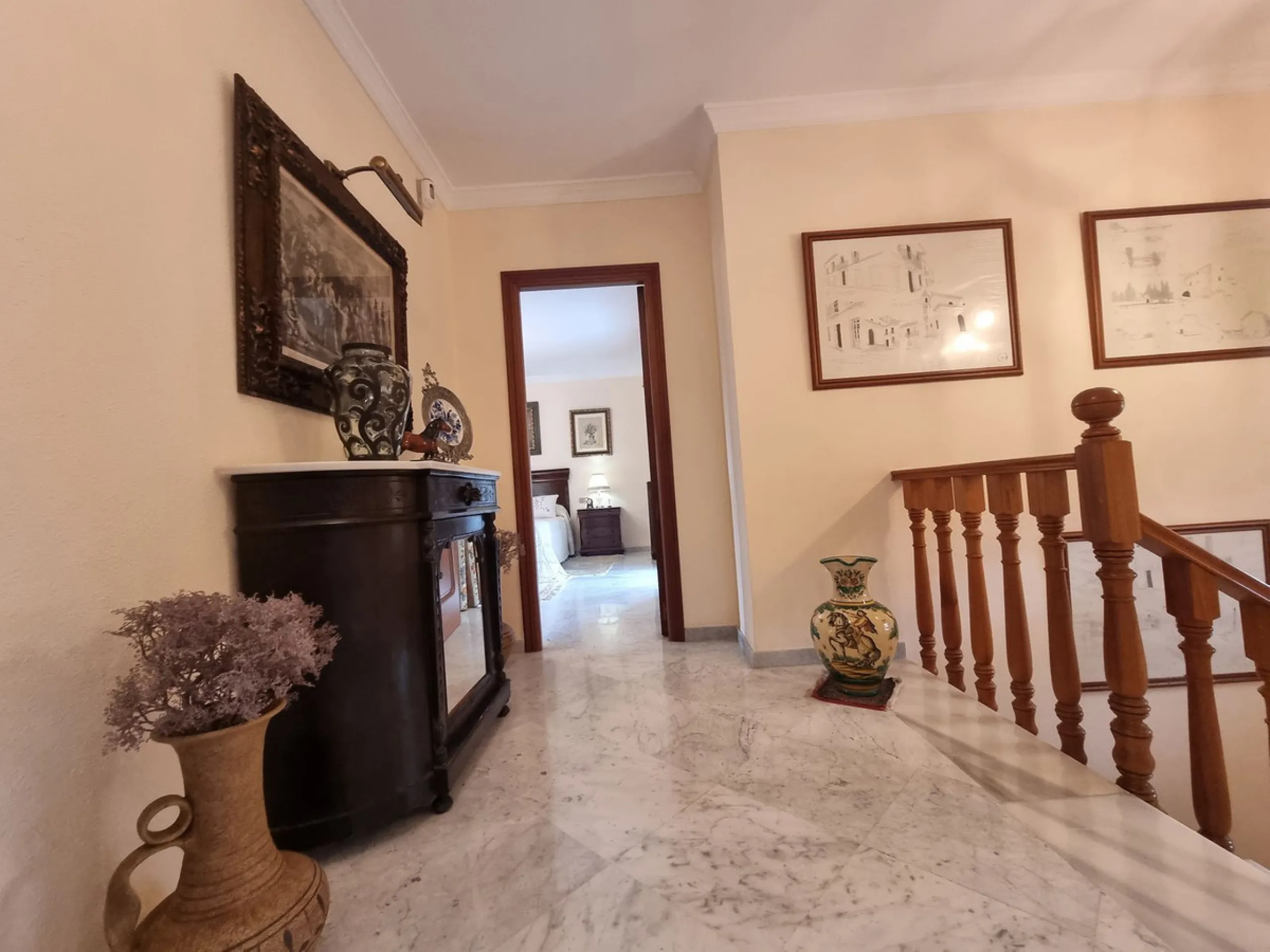 Beautiful country house in Alhaurín El Grande. Located very close to the town, this charming estate offers excellent access and spectacular open views of the valley and the Sierra of Alhaurín El Grande.