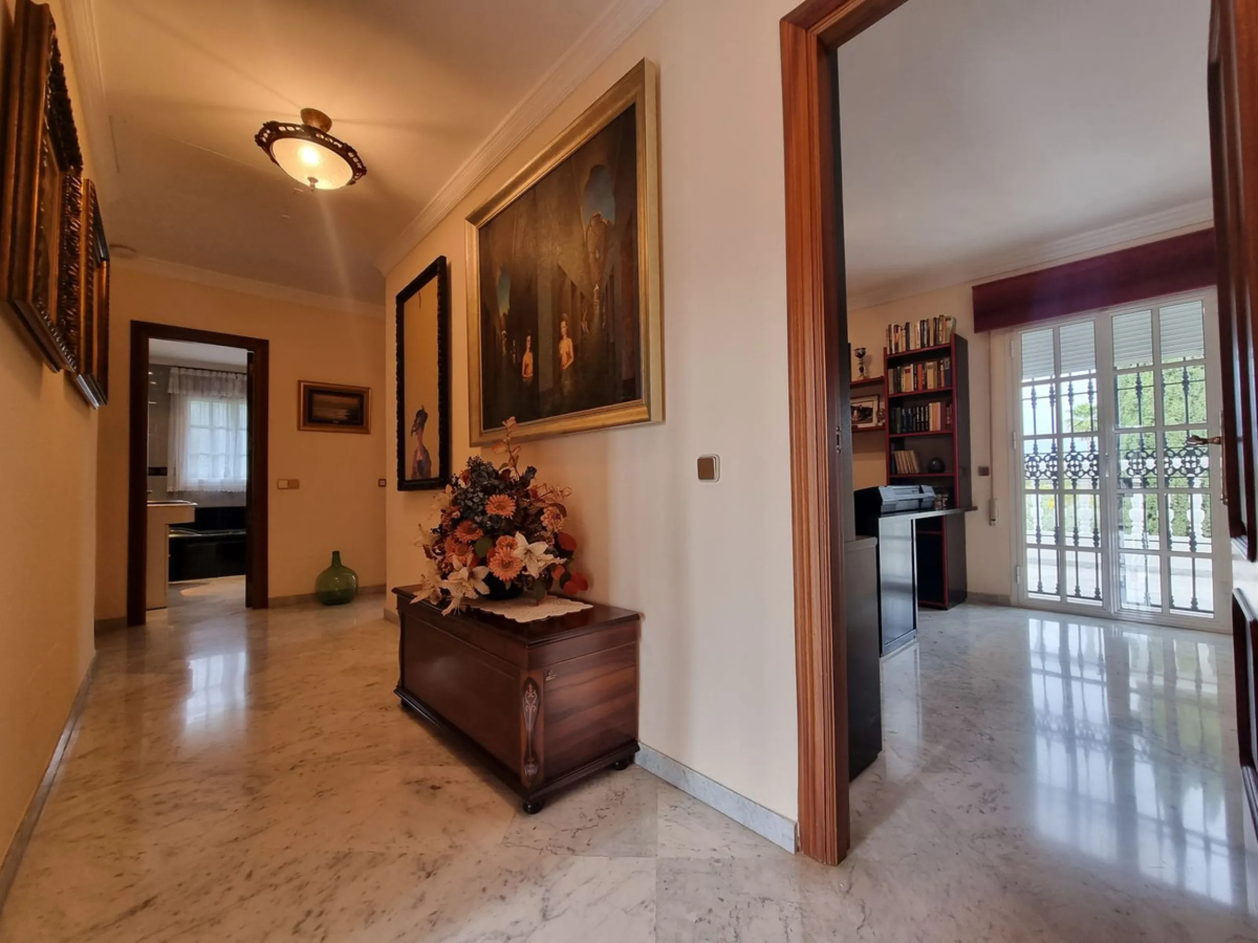 Beautiful country house in Alhaurín El Grande. Located very close to the town, this charming estate offers excellent access and spectacular open views of the valley and the Sierra of Alhaurín El Grande.