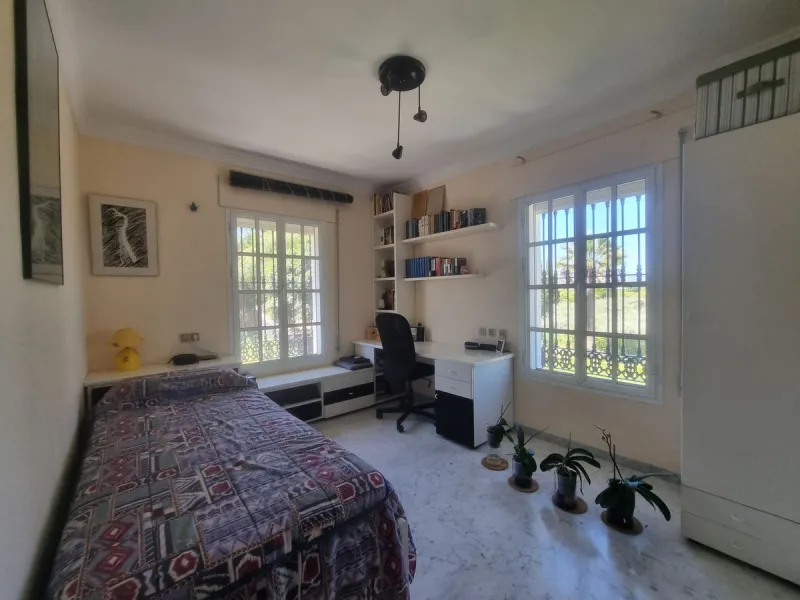 Beautiful country house in Alhaurín El Grande. Located very close to the town, this charming estate offers excellent access and spectacular open views of the valley and the Sierra of Alhaurín El Grande.