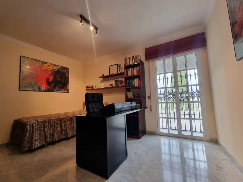 Beautiful country house in Alhaurín El Grande. Located very close to the town, this charming estate offers excellent access and spectacular open views of the valley and the Sierra of Alhaurín El Grande.