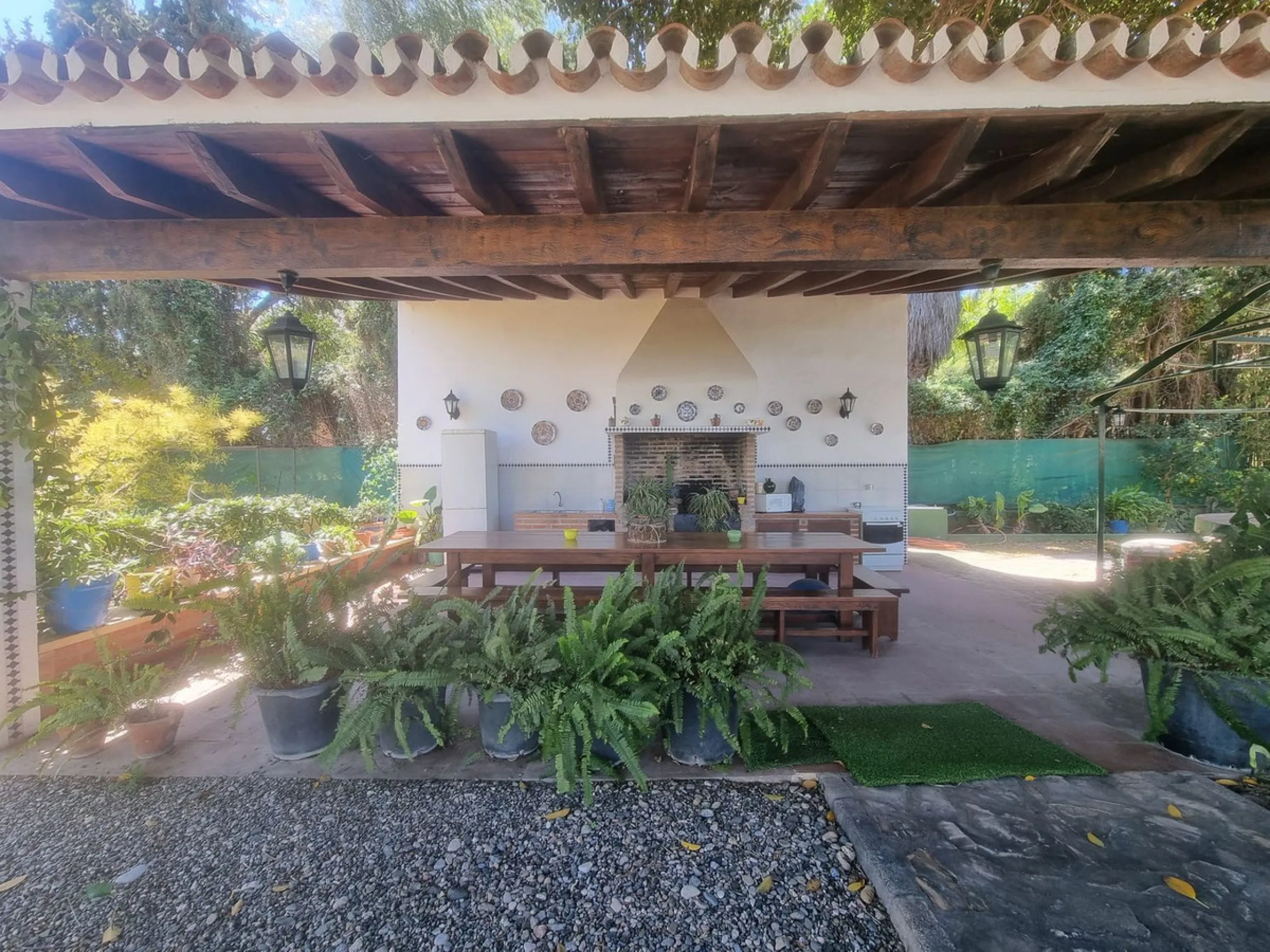Beautiful country house in Alhaurín El Grande. Located very close to the town, this charming estate offers excellent access and spectacular open views of the valley and the Sierra of Alhaurín El Grande.