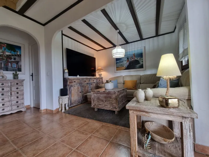 Beautiful country house in Alhaurín El Grande. Located very close to the town, this charming estate offers excellent access and spectacular open views of the valley and the Sierra of Alhaurín El Grande.