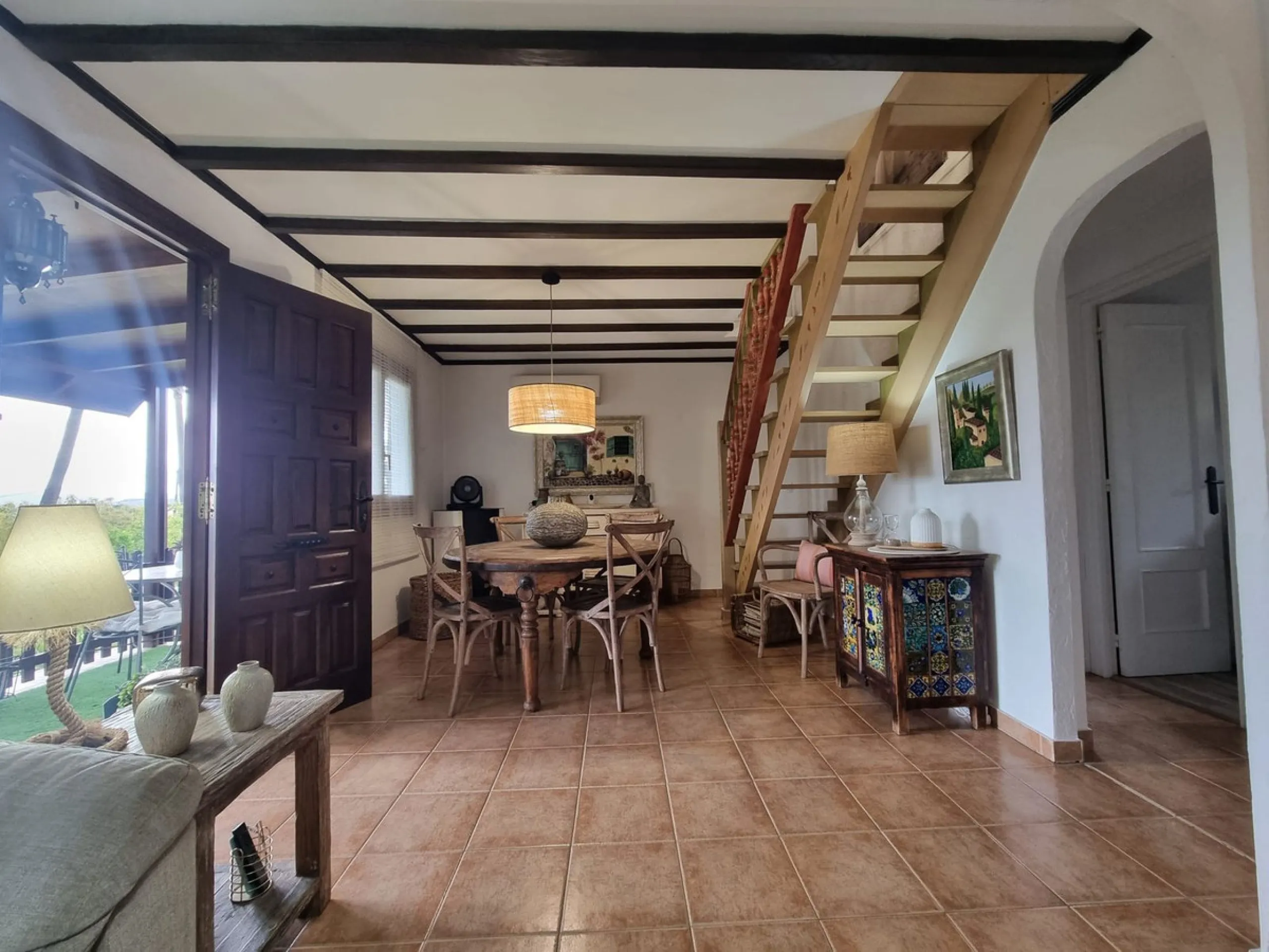 Beautiful country house in Alhaurín El Grande. Located very close to the town, this charming estate offers excellent access and spectacular open views of the valley and the Sierra of Alhaurín El Grande.