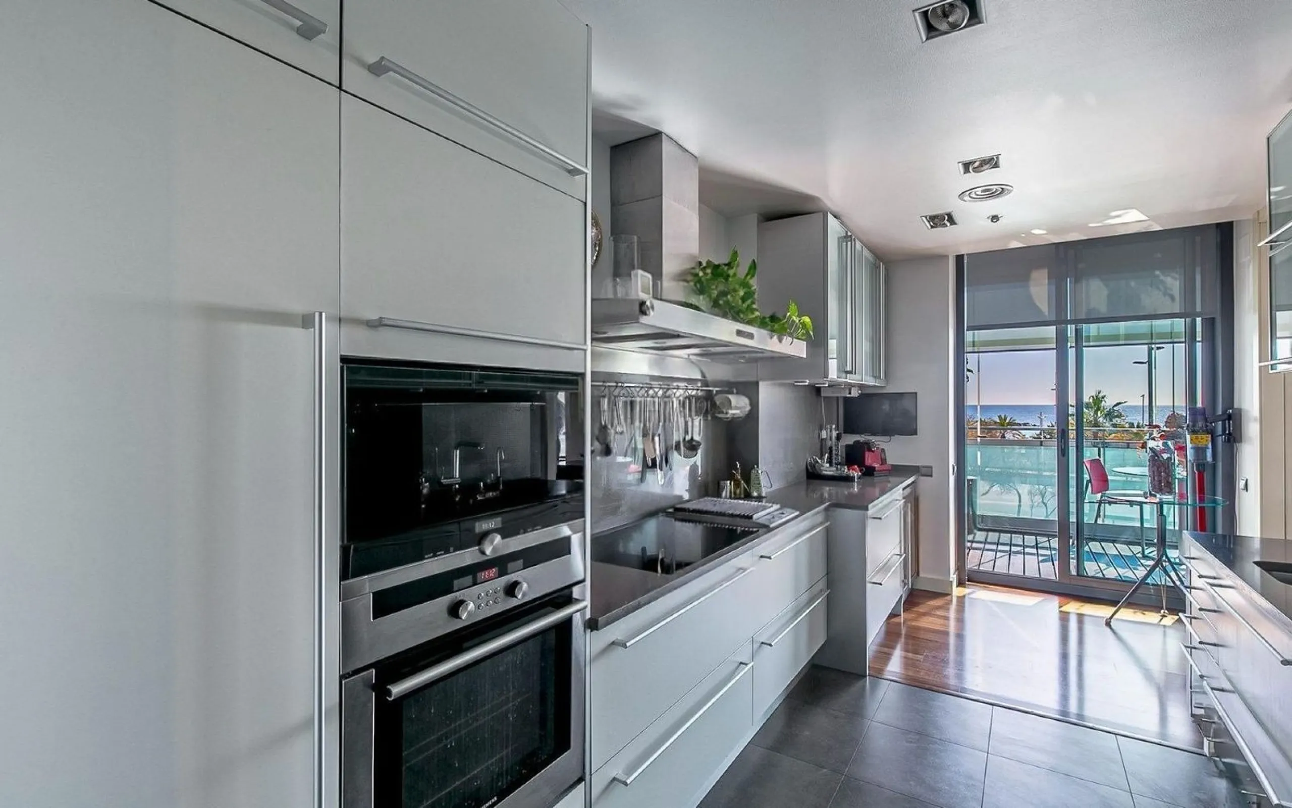 Exclusive beachfront apartment on Paseo García Faria, Barcelona