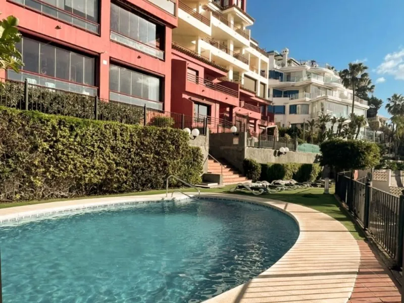 Beeindruckende Strand-Wohnung mit 3 Schlafzimmern in erstklassiger Lage Torrequebrada, mit weitreichendem und ungehindertem Blick auf das Mittelmeer