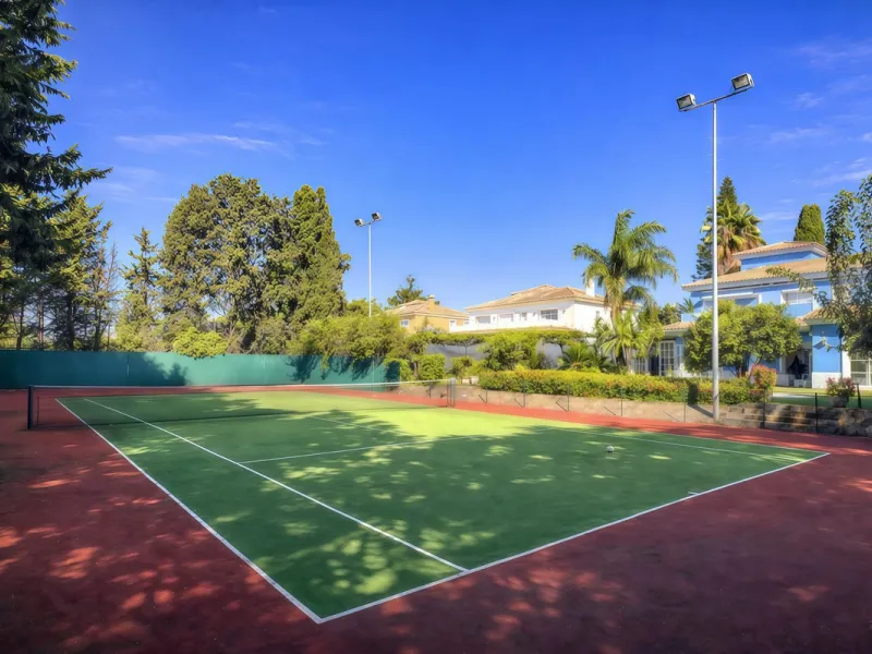 UNIQUE VILLA WITH FULL SIZE PRIVATE TENNIS COURT!