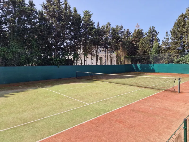 UNIQUE VILLA WITH FULL SIZE PRIVATE TENNIS COURT!