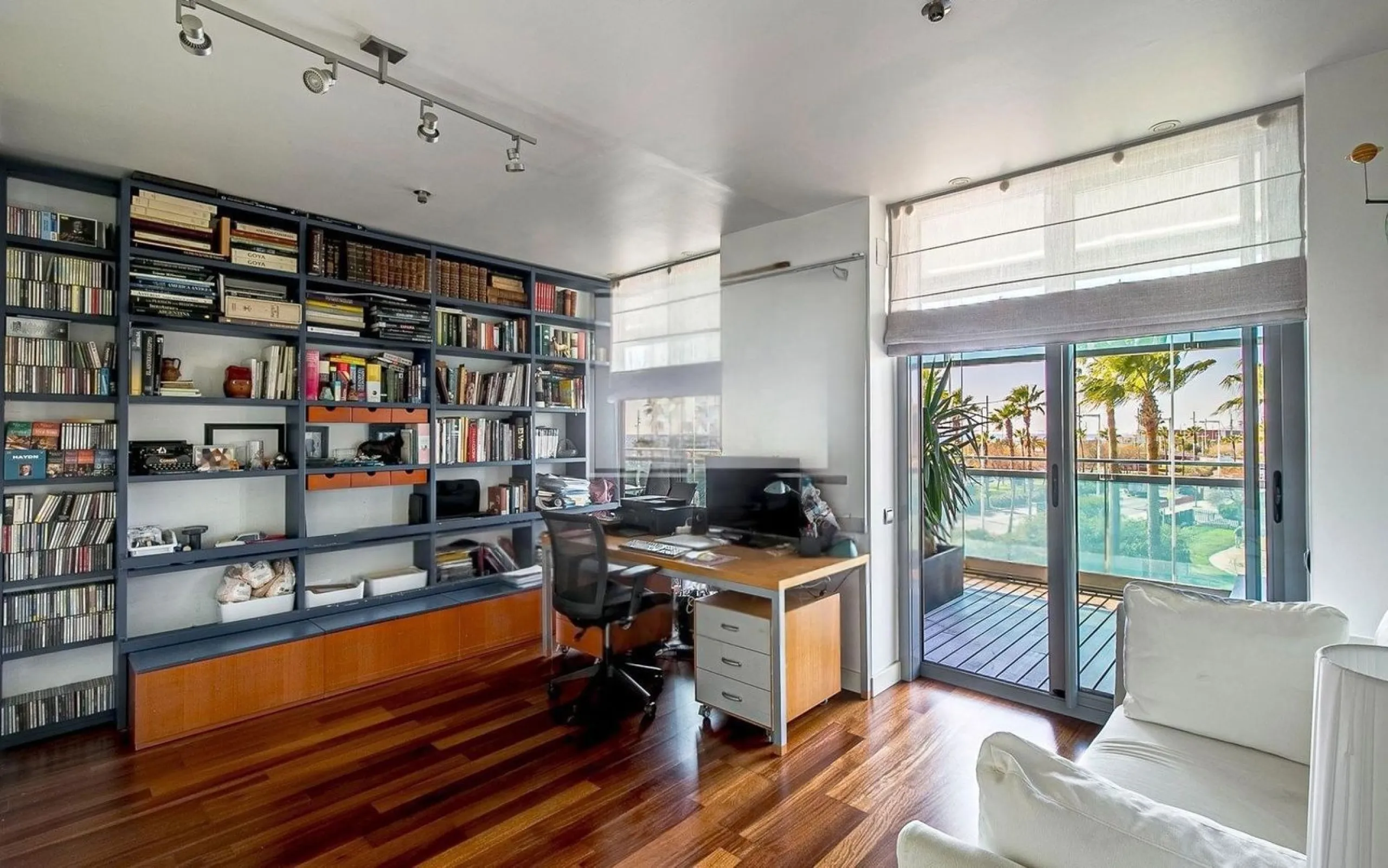 Exclusive beachfront apartment on Paseo García Faria, Barcelona