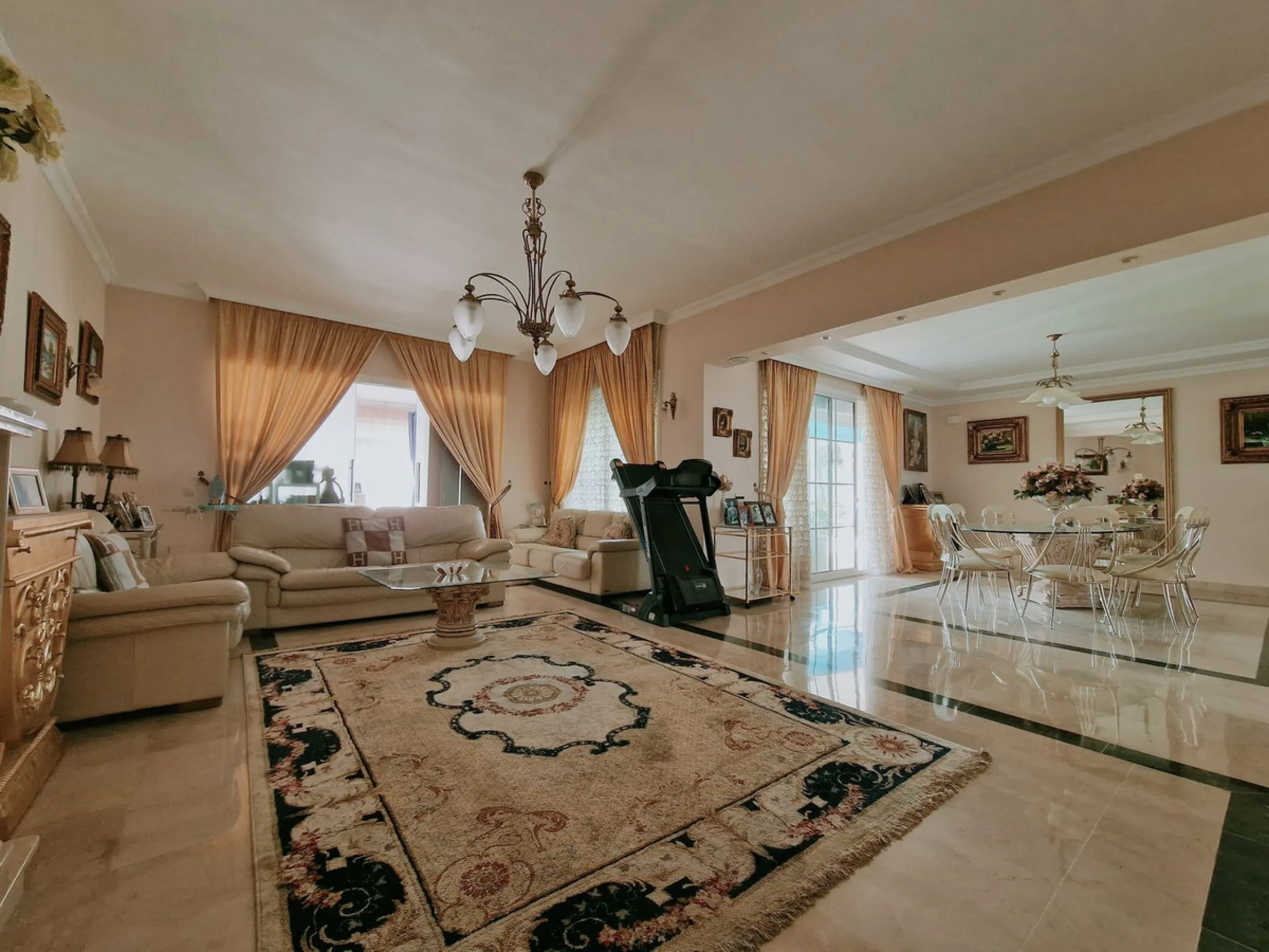 UNIQUE VILLA WITH FULL SIZE PRIVATE TENNIS COURT!