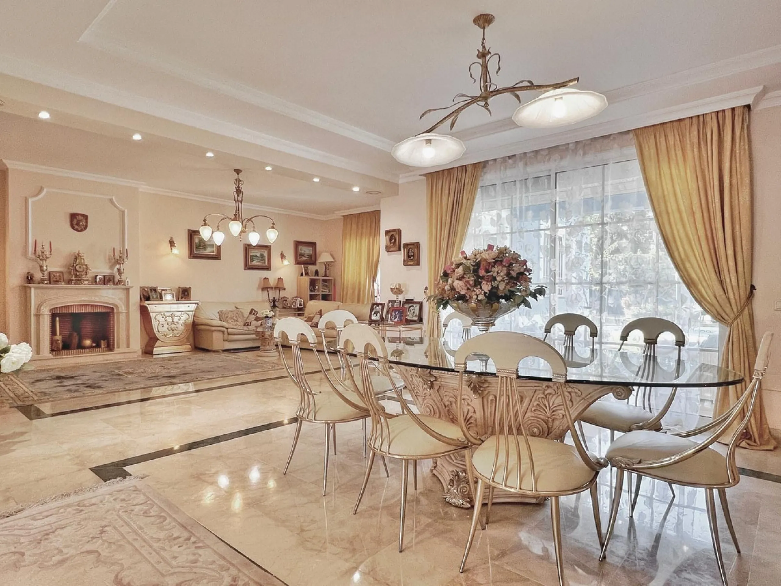 UNIQUE VILLA WITH FULL SIZE PRIVATE TENNIS COURT!