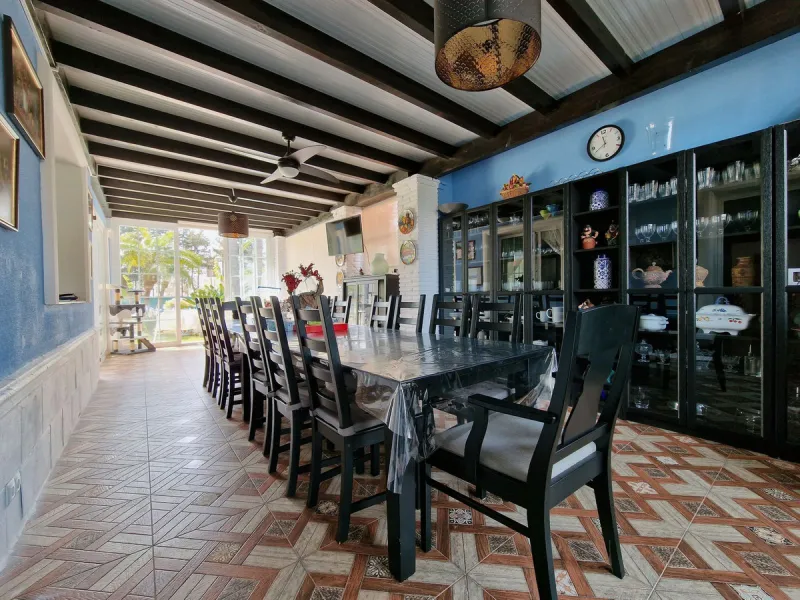 UNIQUE VILLA WITH FULL SIZE PRIVATE TENNIS COURT!