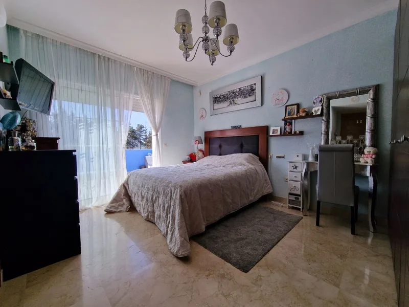 UNIQUE VILLA WITH FULL SIZE PRIVATE TENNIS COURT!