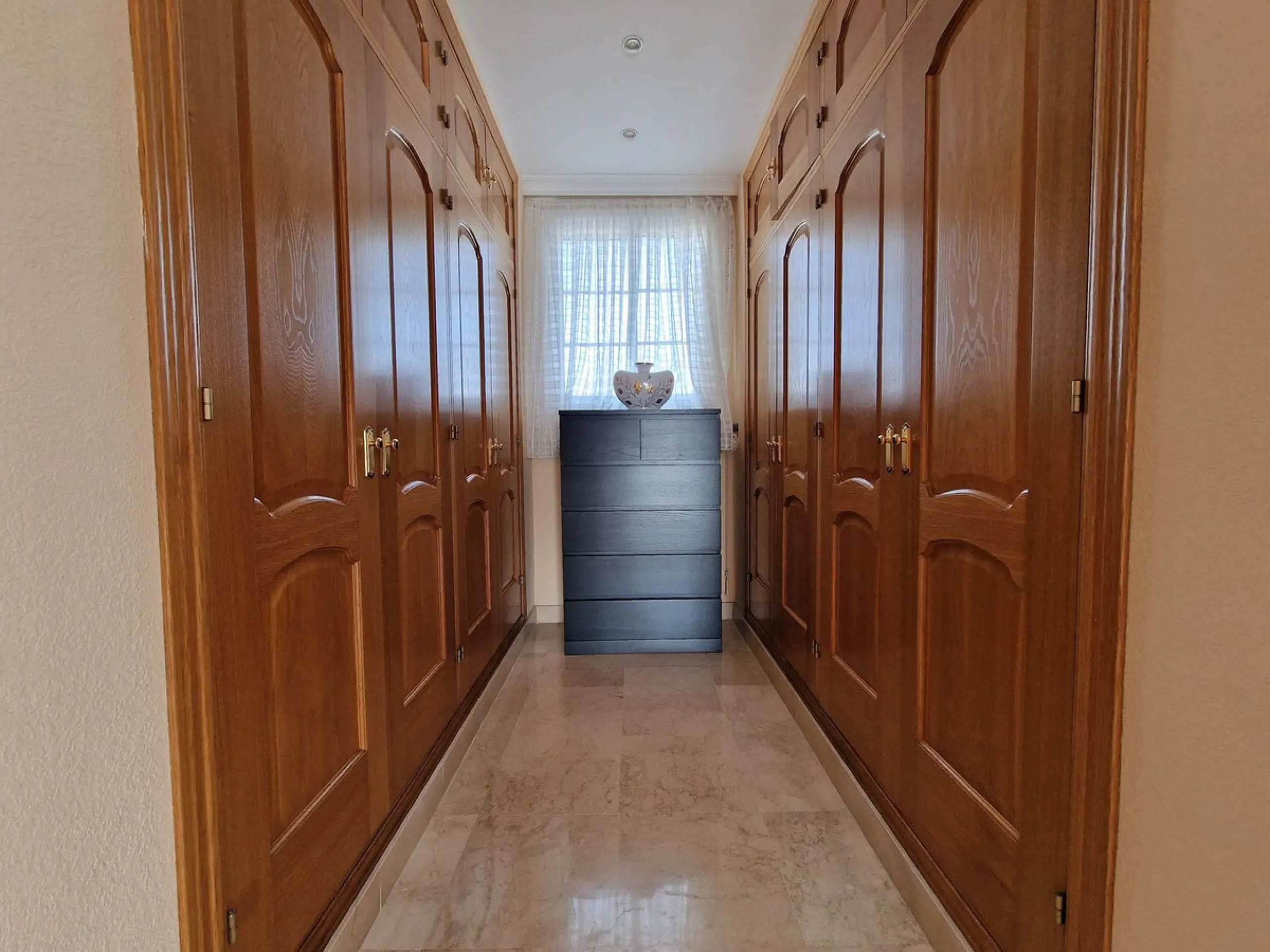 UNIQUE VILLA WITH FULL SIZE PRIVATE TENNIS COURT!