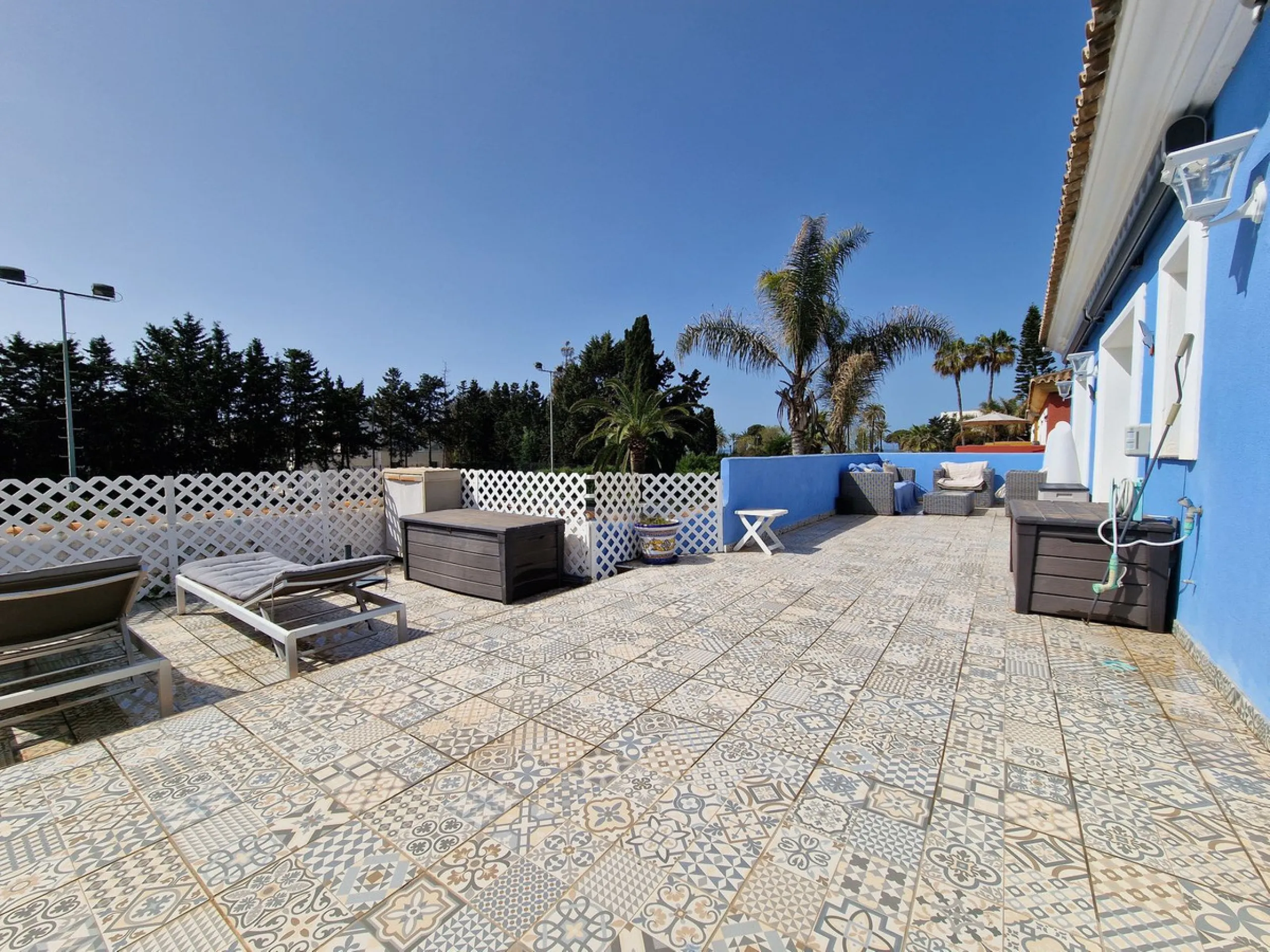 UNIQUE VILLA WITH FULL SIZE PRIVATE TENNIS COURT!