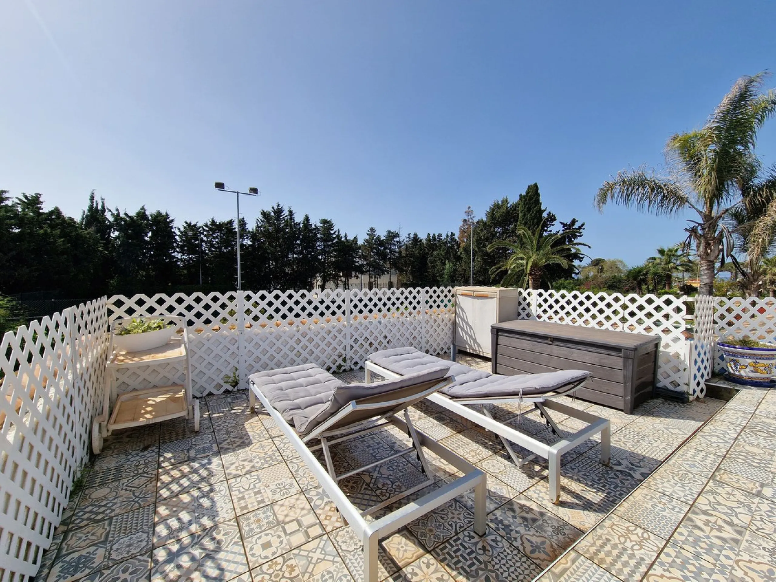 UNIQUE VILLA WITH FULL SIZE PRIVATE TENNIS COURT!