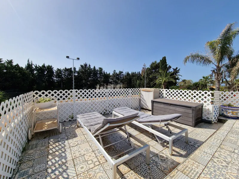 UNIQUE VILLA WITH FULL SIZE PRIVATE TENNIS COURT!