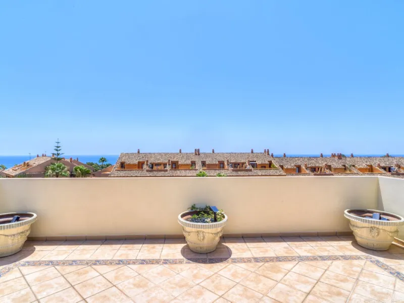 Luxury Duplex Penthouse for Sale in Bahia de Marbella – Exceptional Space, Luxury Fittings, and Unbeatable Location.