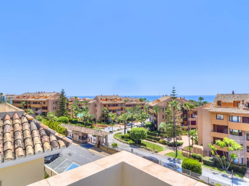 Luxury Duplex Penthouse for Sale in Bahia de Marbella – Exceptional Space, Luxury Fittings, and Unbeatable Location.
