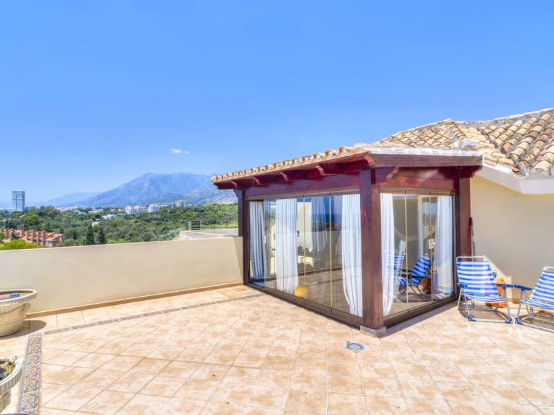 Luxury Duplex Penthouse for Sale in Bahia de Marbella – Exceptional Space, Luxury Fittings, and Unbeatable Location.