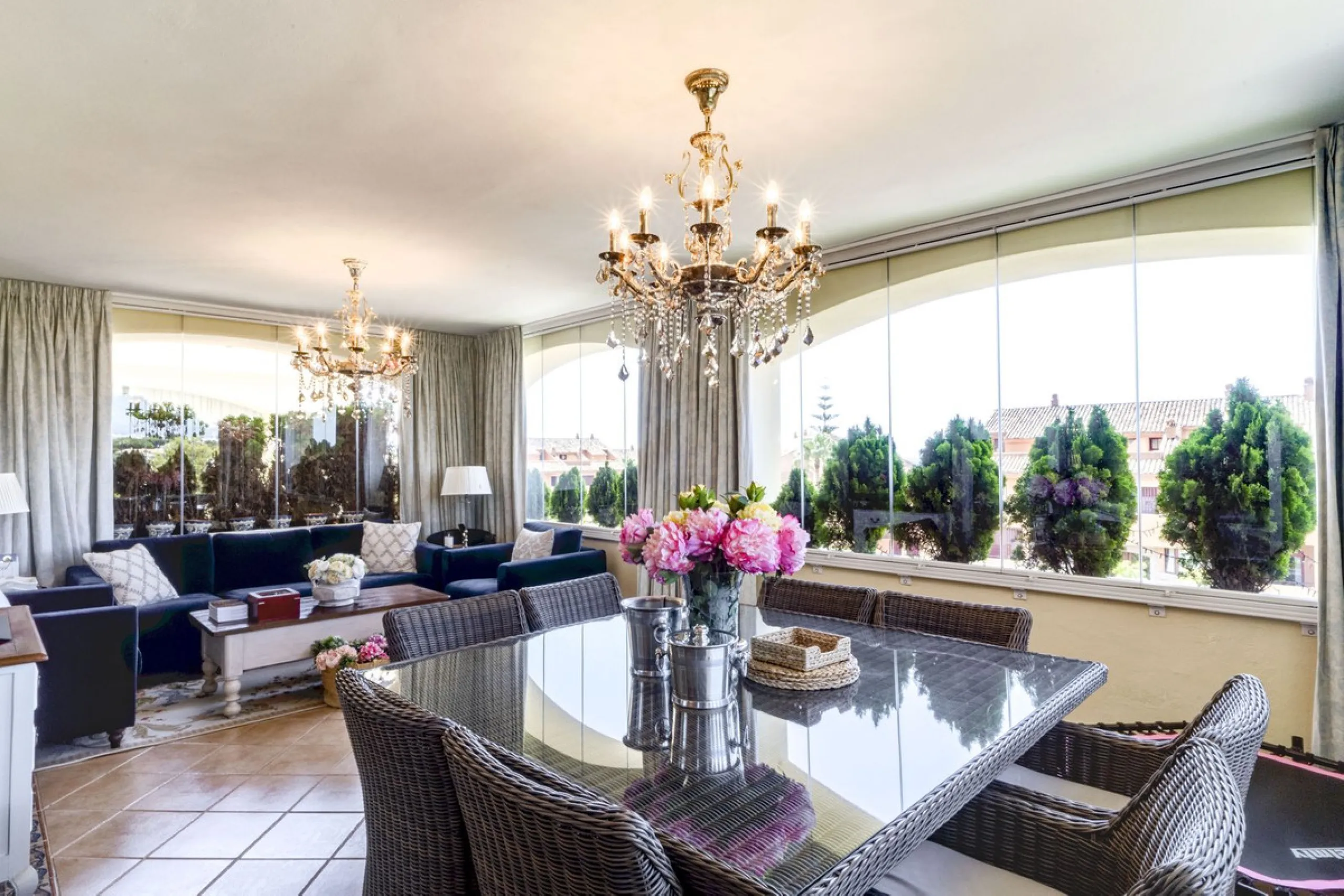 Luxury Duplex Penthouse for Sale in Bahia de Marbella – Exceptional Space, Luxury Fittings, and Unbeatable Location.